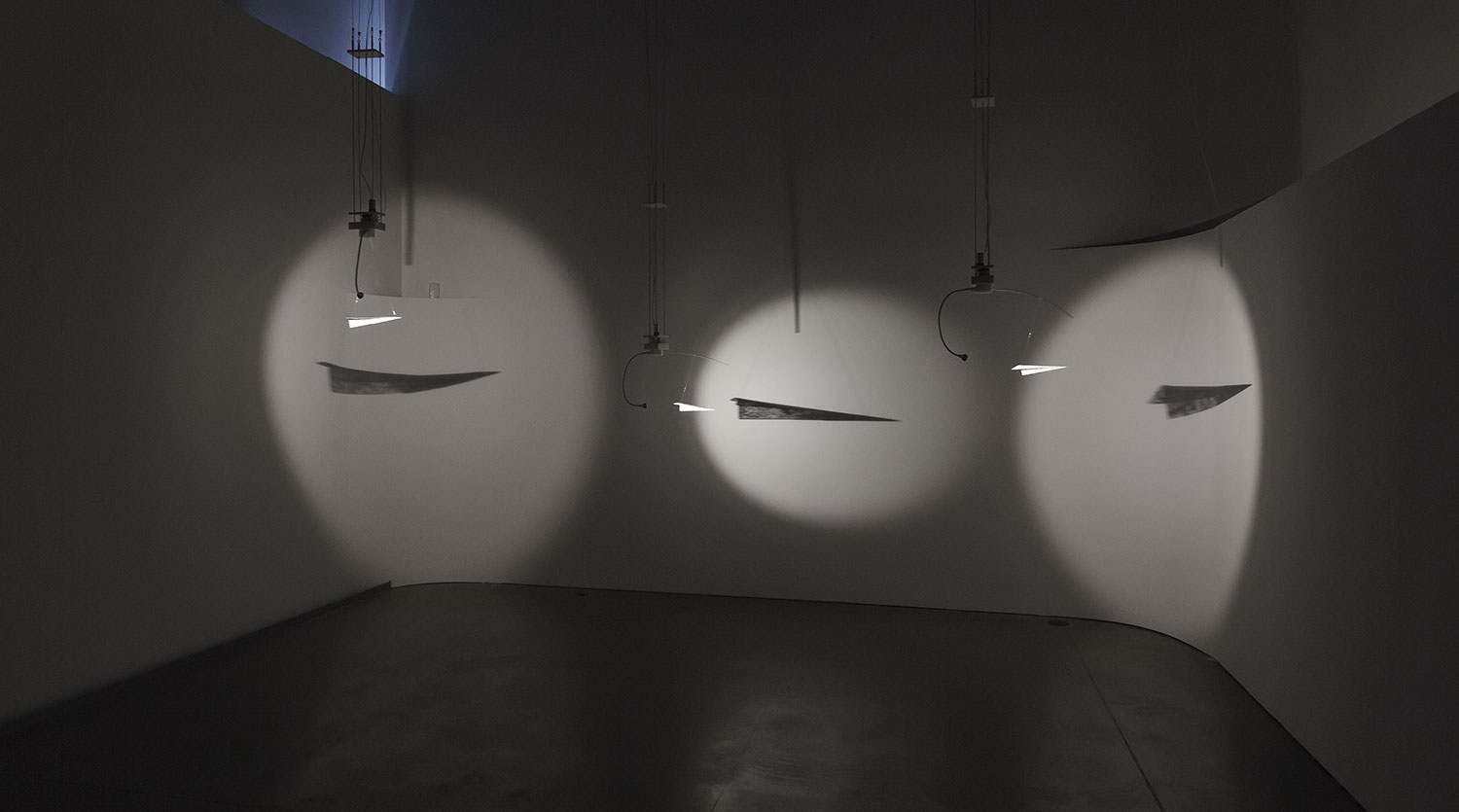 Take hold lightly, let go lightly . Time Machine , Galerie FOFA, Montréal, 2013. Photo by Guy L'Heureux 