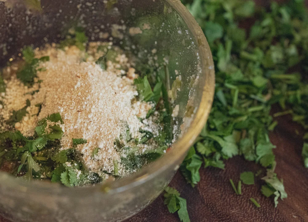  Roasted rice powder is the key to the unique flavor and texture of Nam Jim Jeau 