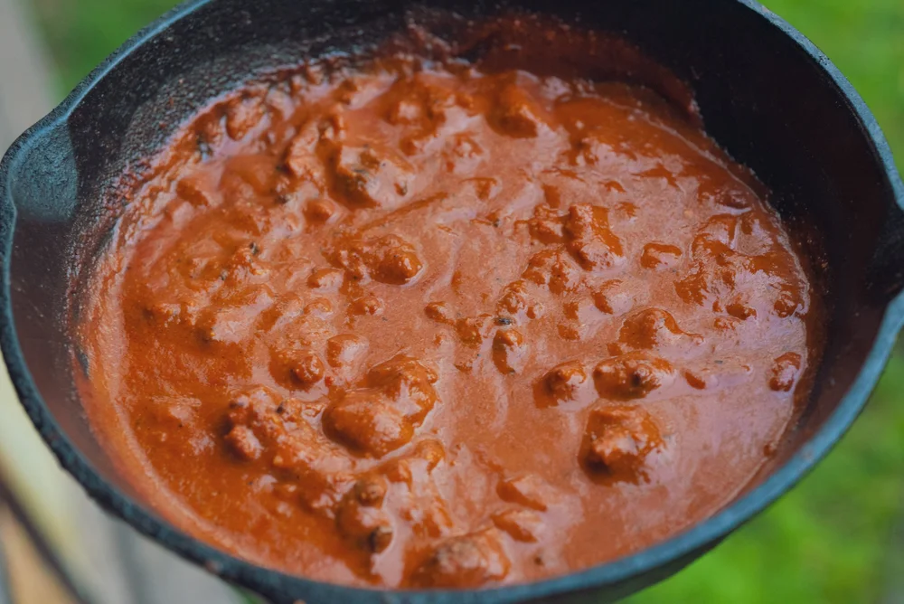  The consistency of the ragú should resemble a pasta sauce 