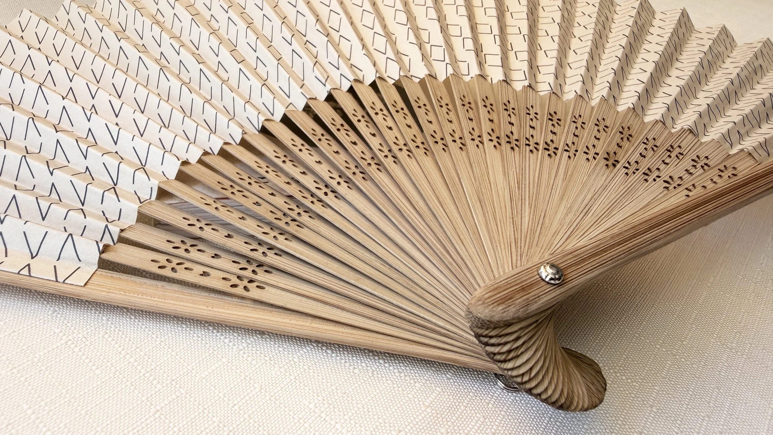 AVA_hand fan_1.jpg