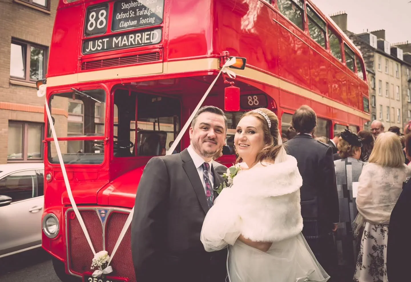 Jennifer and Stephen chose to celebrate their wedding in Edinburgh surrounded only by their closest family.

Niekt&oacute;re śluby mają w sobie wyjątkowy spok&oacute;j.

Jennifer i Stephen powiedzieli sobie "tak" w sercu Edynburga, a ich pr