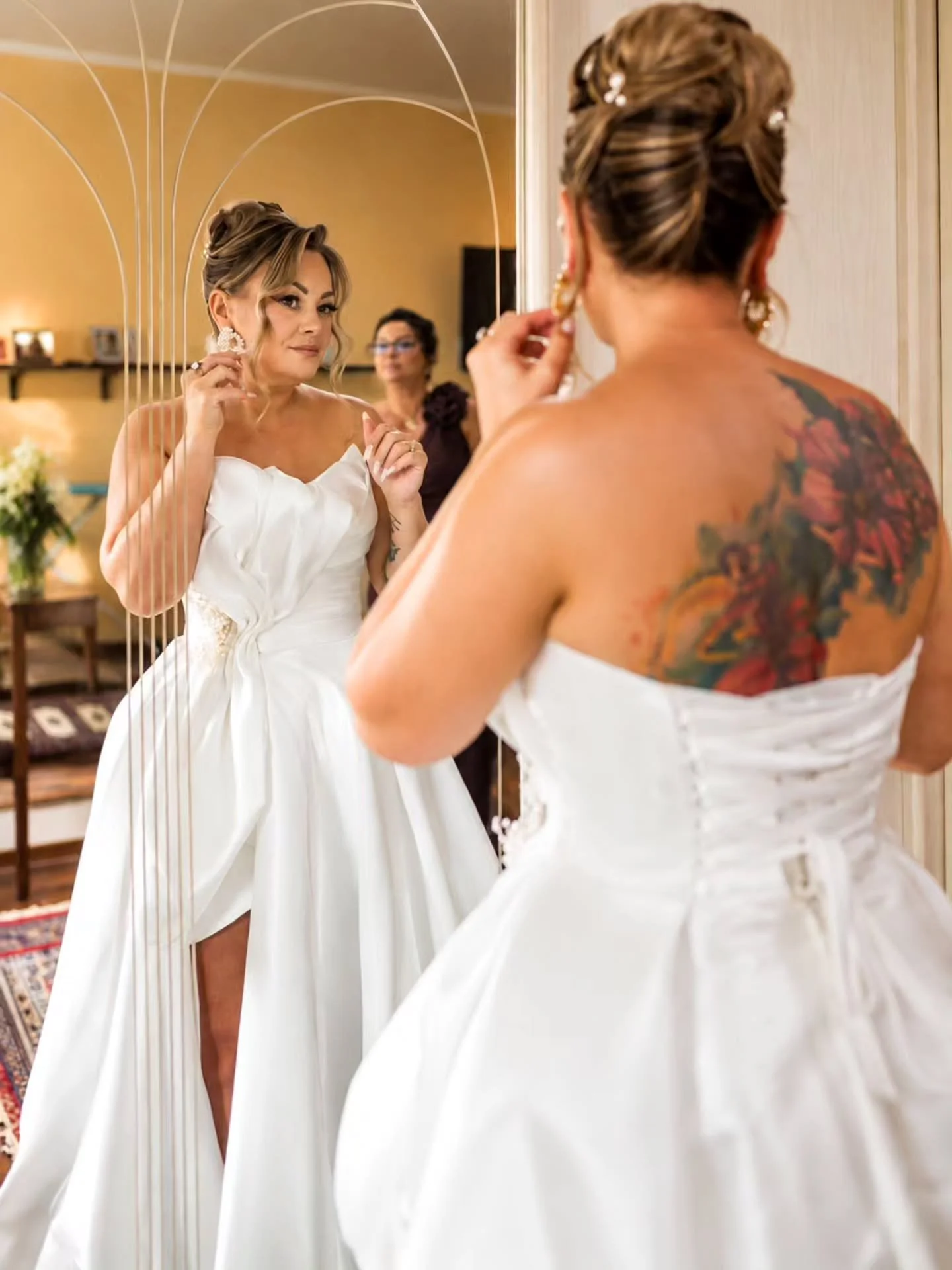 Kamila wyglądała zjawiskowo w dniu swojego ślubu.&nbsp;

Pełna klasy, subtelnej elegancji i naturalnego piękna.

Każdy detal jej stylizacji był wyjątkowy...