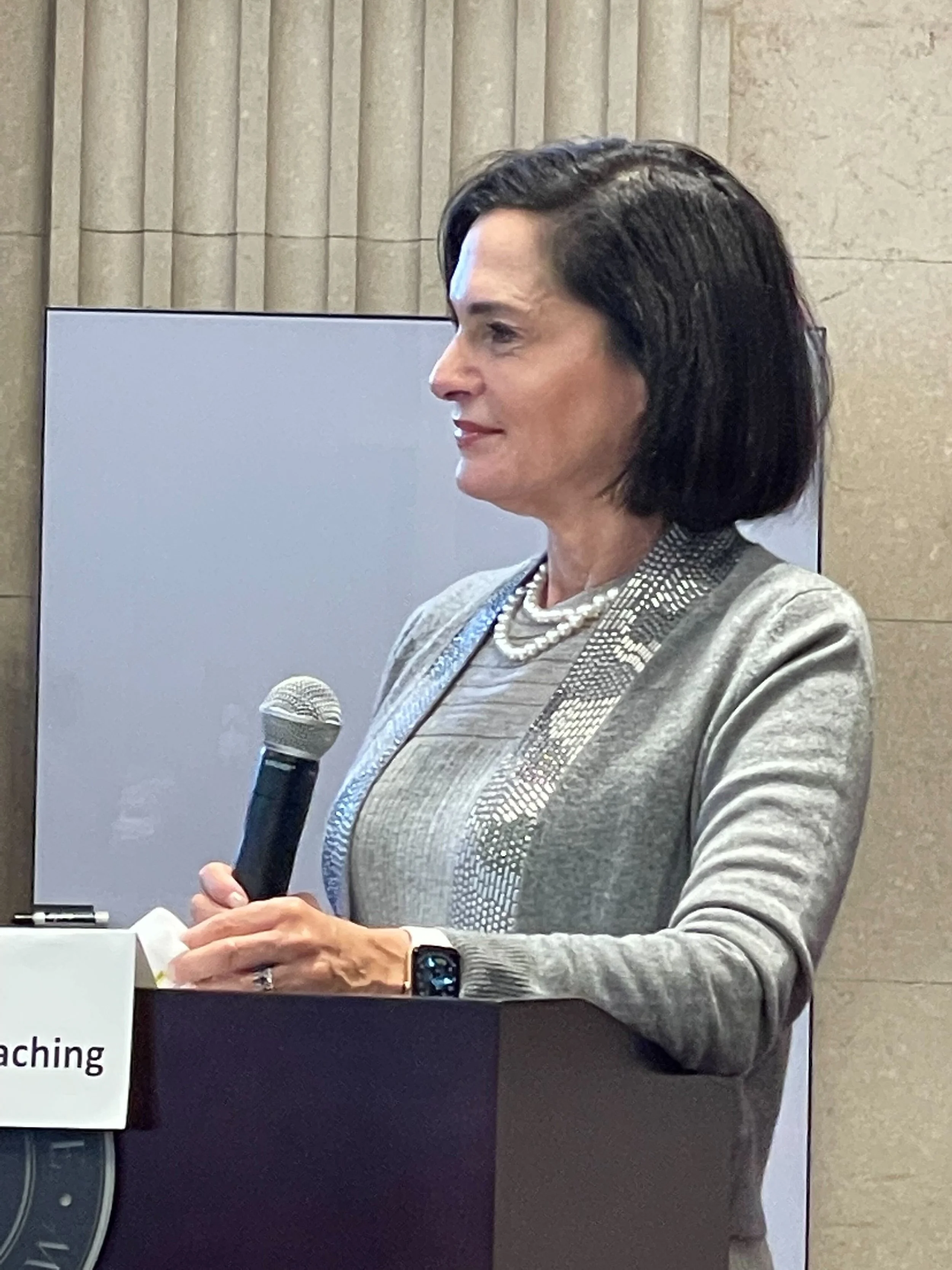 Speaking to Large vs Small Audiences