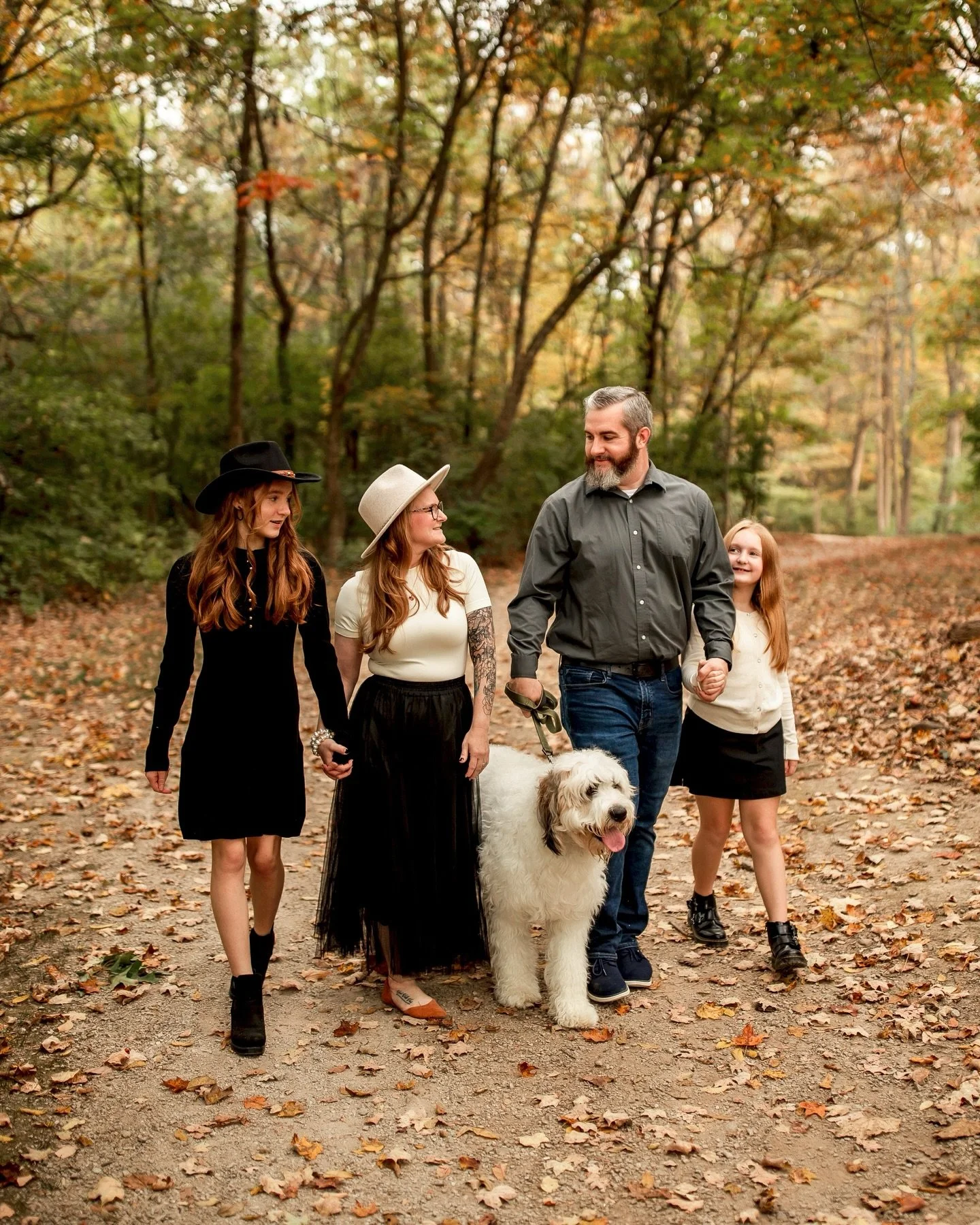 🍁Don&rsquo;t mind me while I share all the gorgeousness captured this Fall while I plan 2026 minis!! All NEW Studio Winter Minis will be announced in a few days&hellip;who&rsquo;s excited??!!!