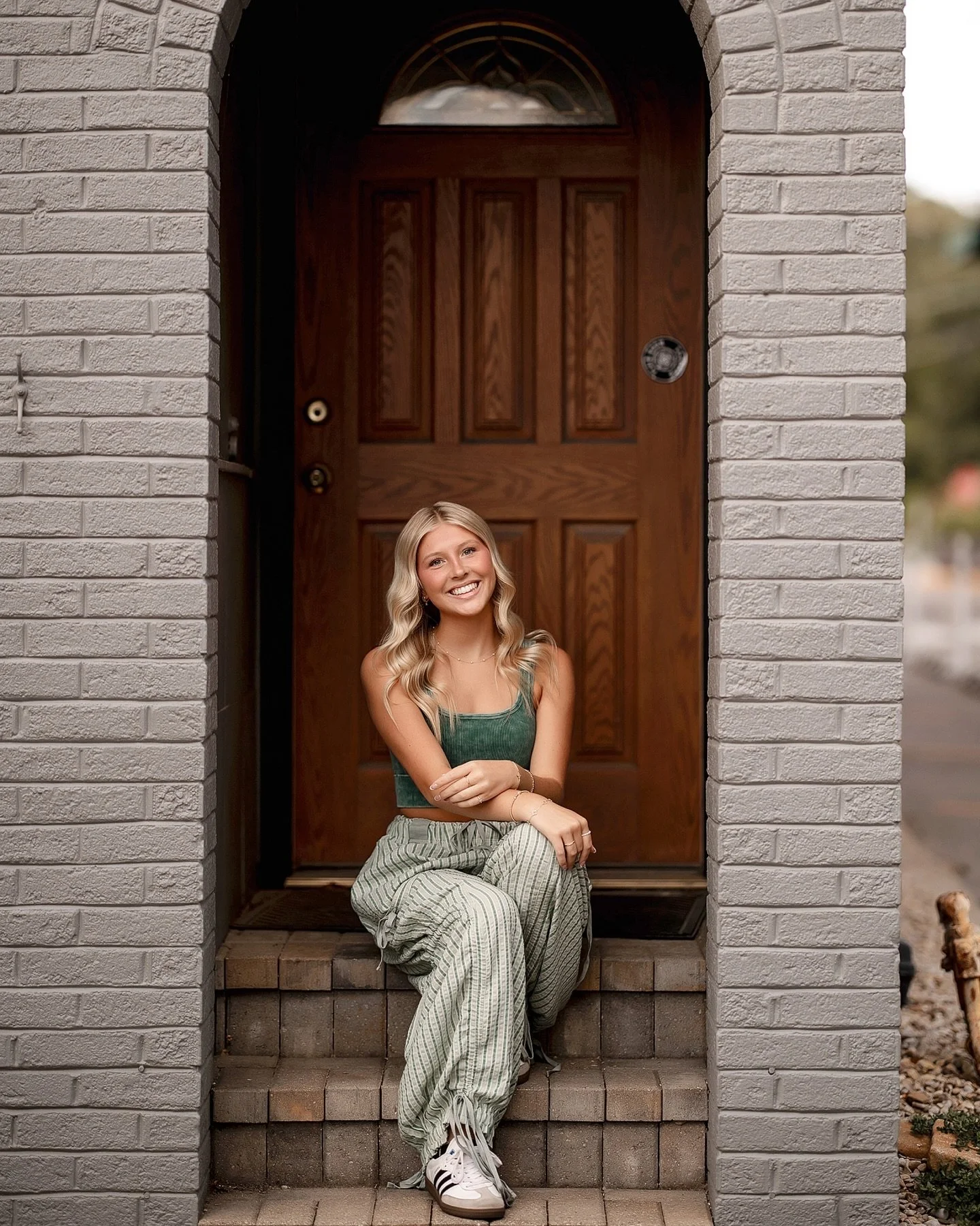 Senior Sessions are my new obsession! 💫 Before taking senior banner pics I hadn&rsquo;t worked with seniors in YEARS!! I thought because&nbsp;I was a &ldquo;family photographer&rdquo; I had to stay in my lane...but from being asked to take the senio