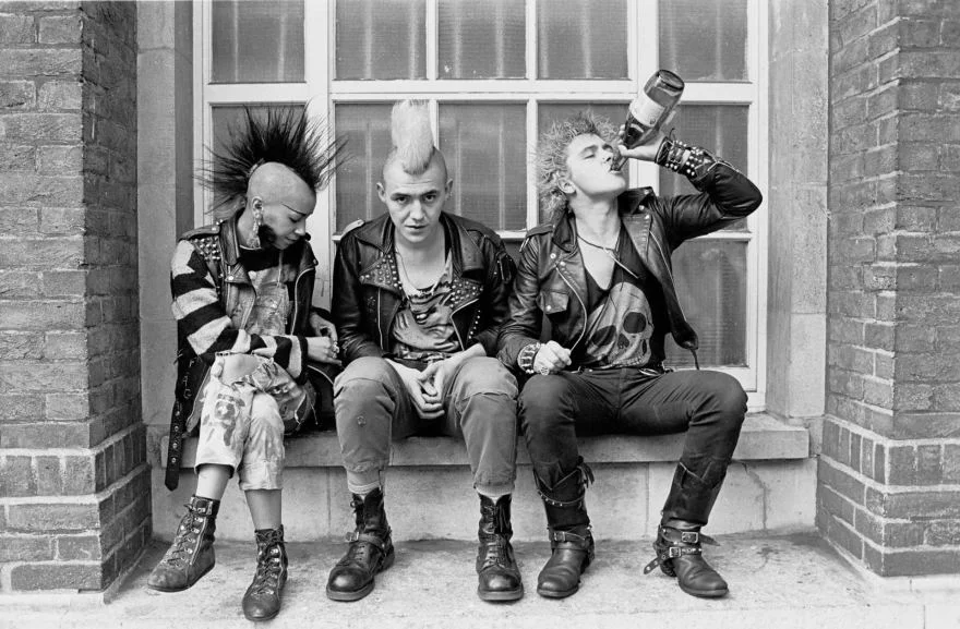 Many youth fashions are designed deliberately to convey the message that they do not respect the traditional conventions of society including orderly behaviour. Yet if anyone ever admitted that they accepted that message and crossed the road to avoid them on a dark night, or let it affect them when making a hiring decision, they would be pilloried for being discriminatory and intolerant. Take note SJWs, you can't have it both ways.