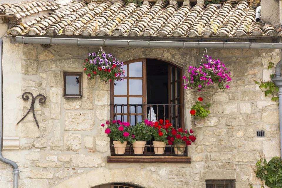 balcony-2366990_960_720.jpg