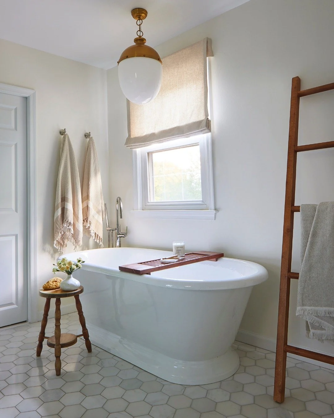 Bathroom round-up 🛁 Great design shows up in the details and bathrooms are where it really counts. From efficient layouts and smart storage to standout tile and layered lighting, these spaces are built to perform without sacrificing style.

We&rsquo