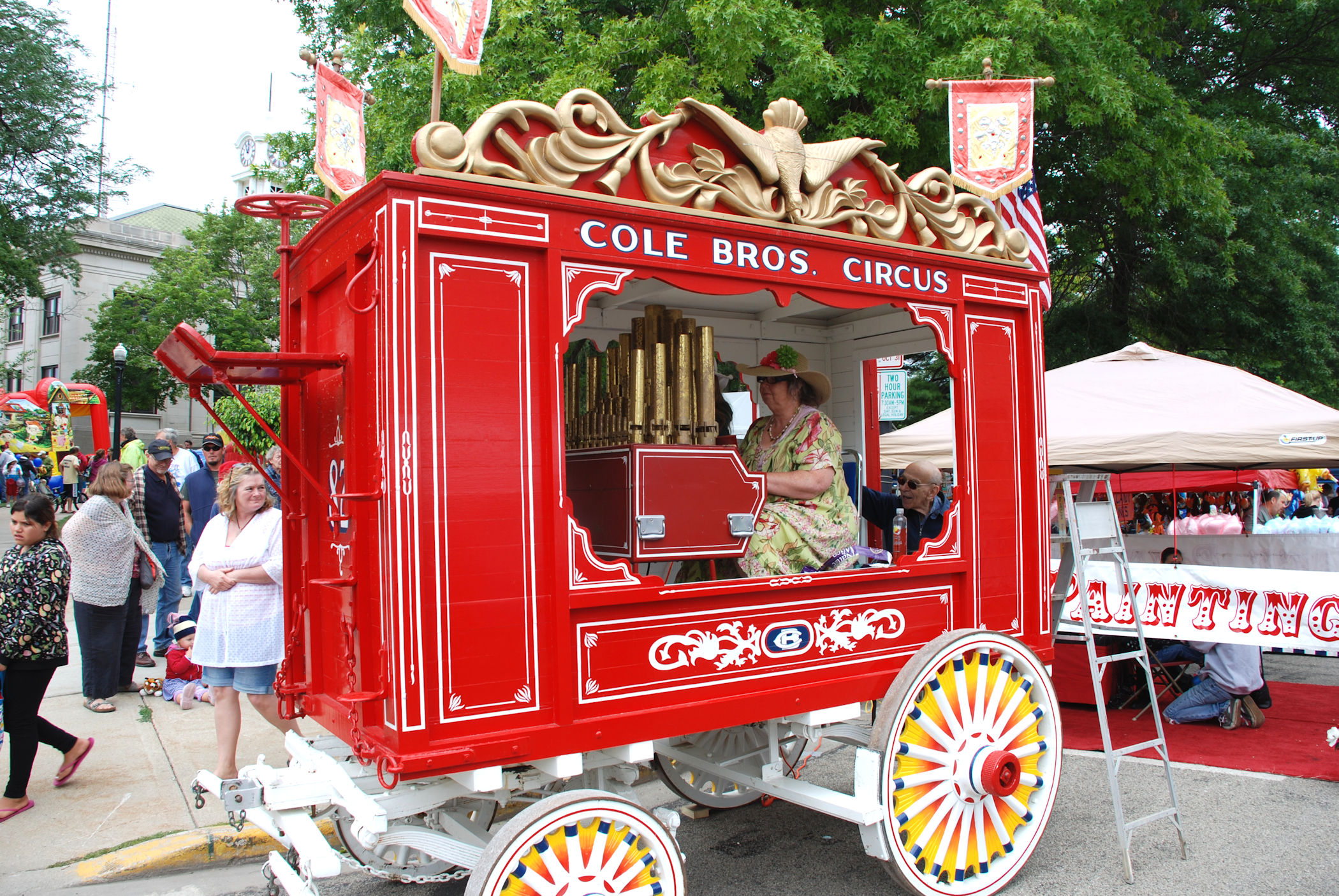 Circus Wagon 1.jpg