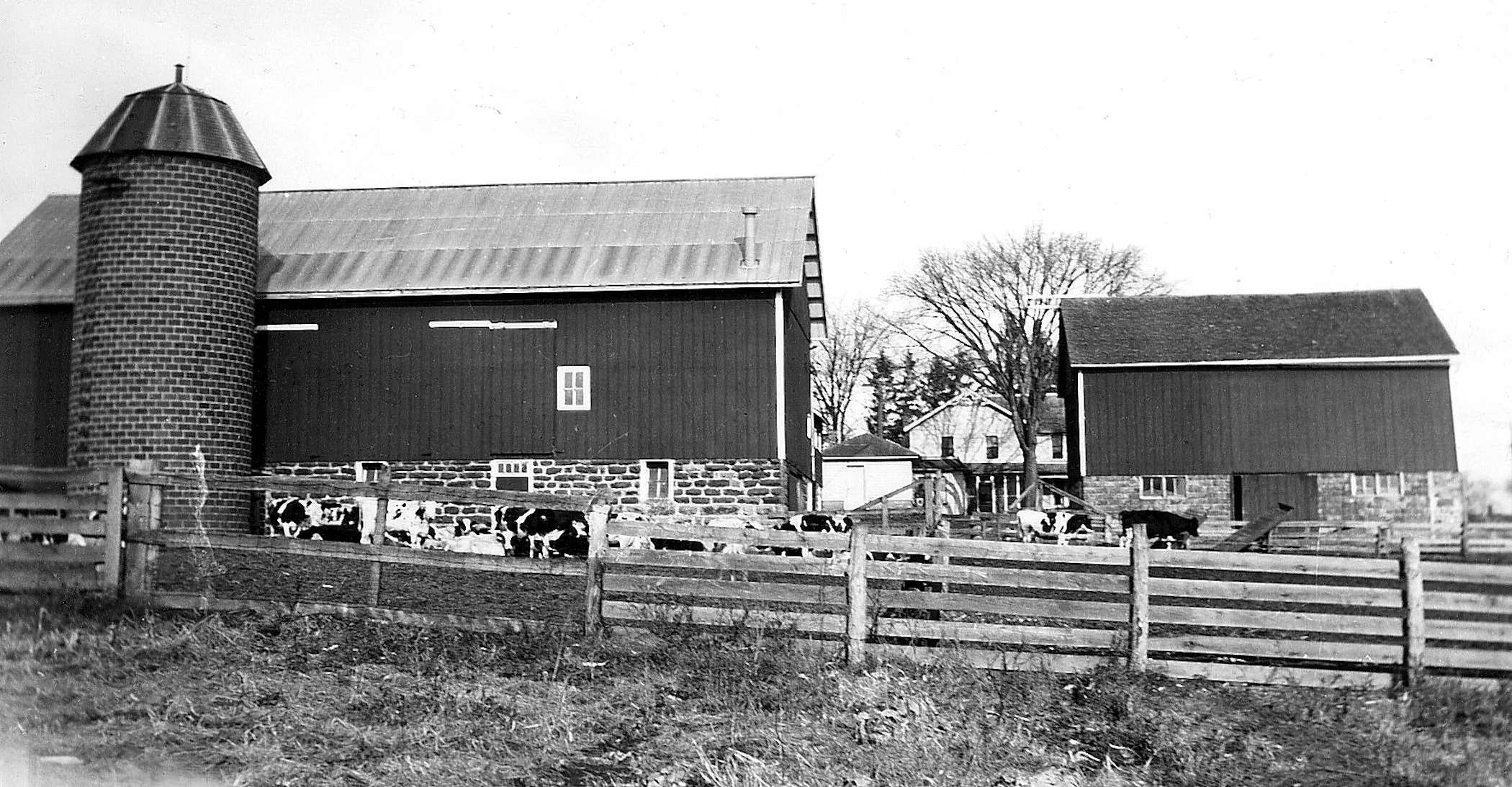 These barns are located near Loganville, and represent a traditional red paint job which was popular in the late 1800s through the 1900s.