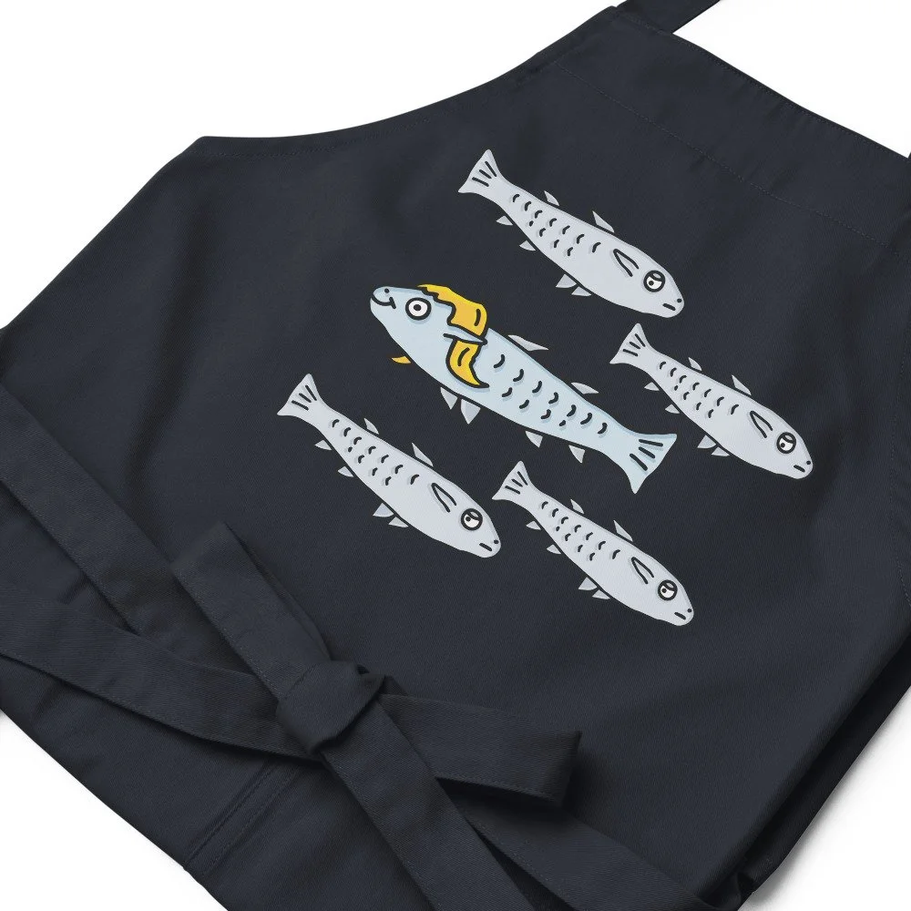 organic-cotton-apron-navy-zoomed-in-6282b526ee5f4.jpg