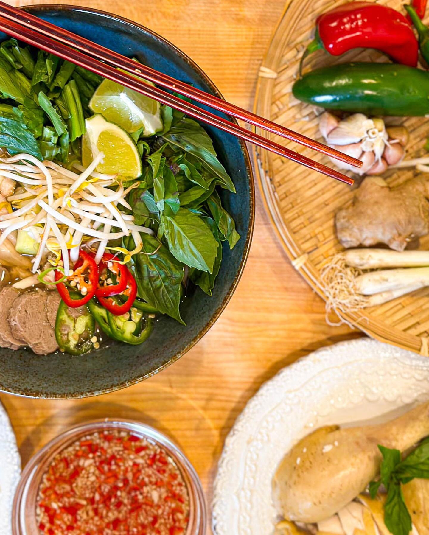 Learn how to make pho with Chef Thach Tran! We are making pho ga (chicken pho) and a vegetarian pho, ginger nuoc cham, and bo vien (beef meatballs). Buy this on-demand cooking class now to add this to your culinary arsenal. Link in bio. 

#ondemandcl