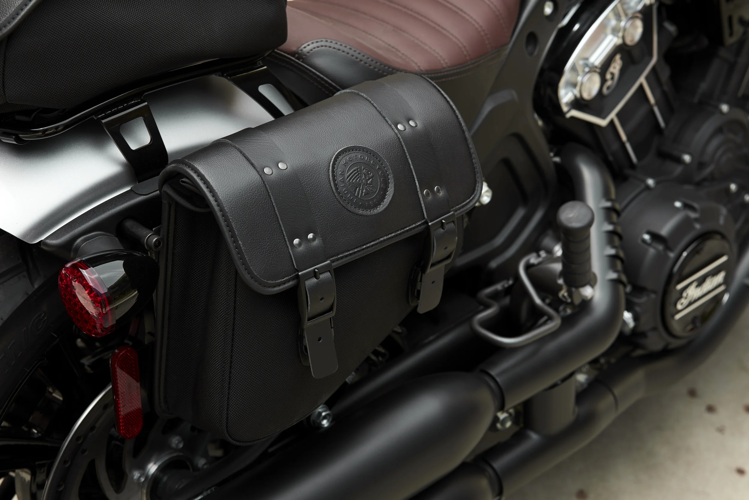 IND-MY18-Cobra-Silver-Smoke-PGA-DETAILS_0012.jpg