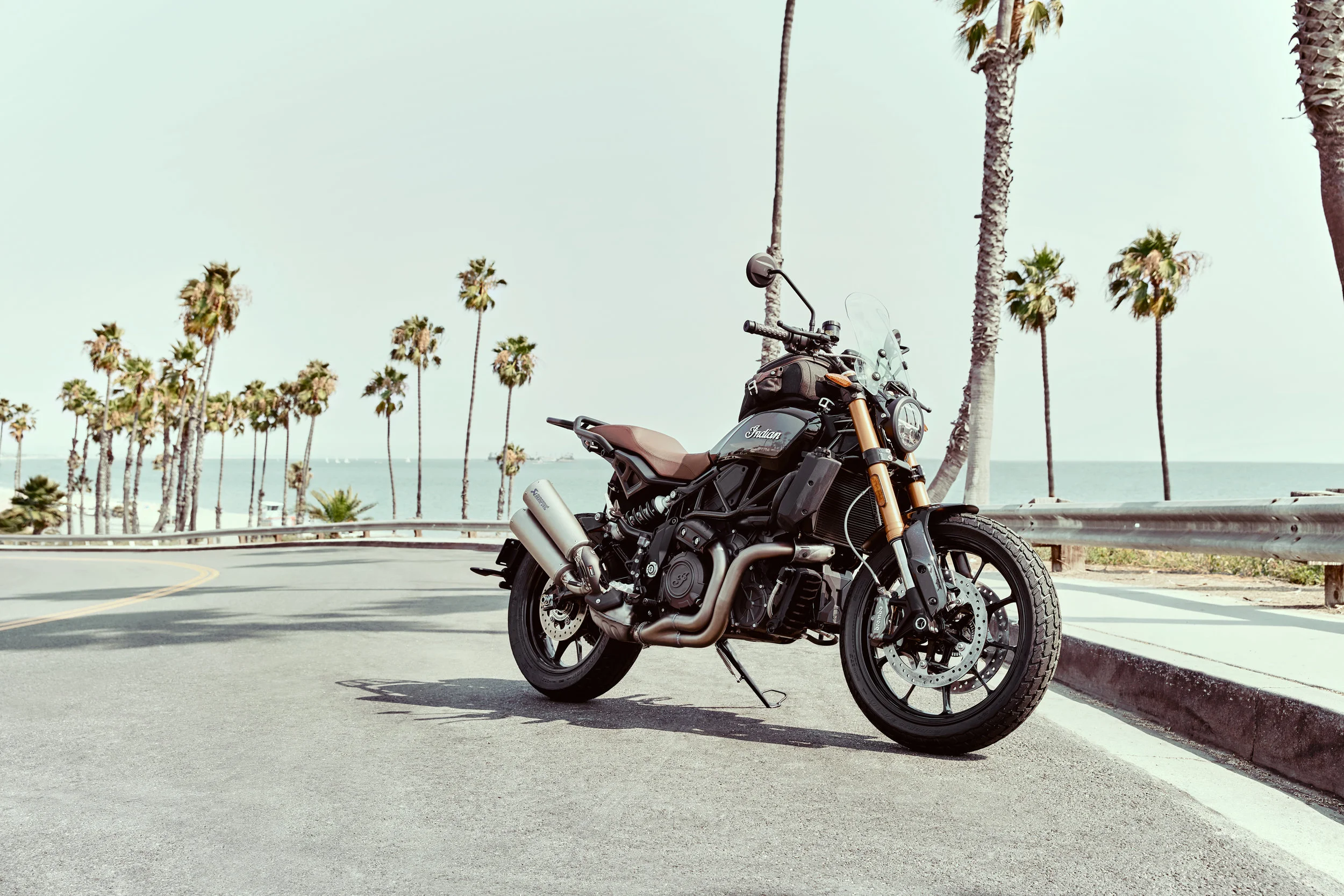 2019-IMC-ACCY-FTR1200-Tour-Grey-Black-Beauty-ds_0688.jpg
