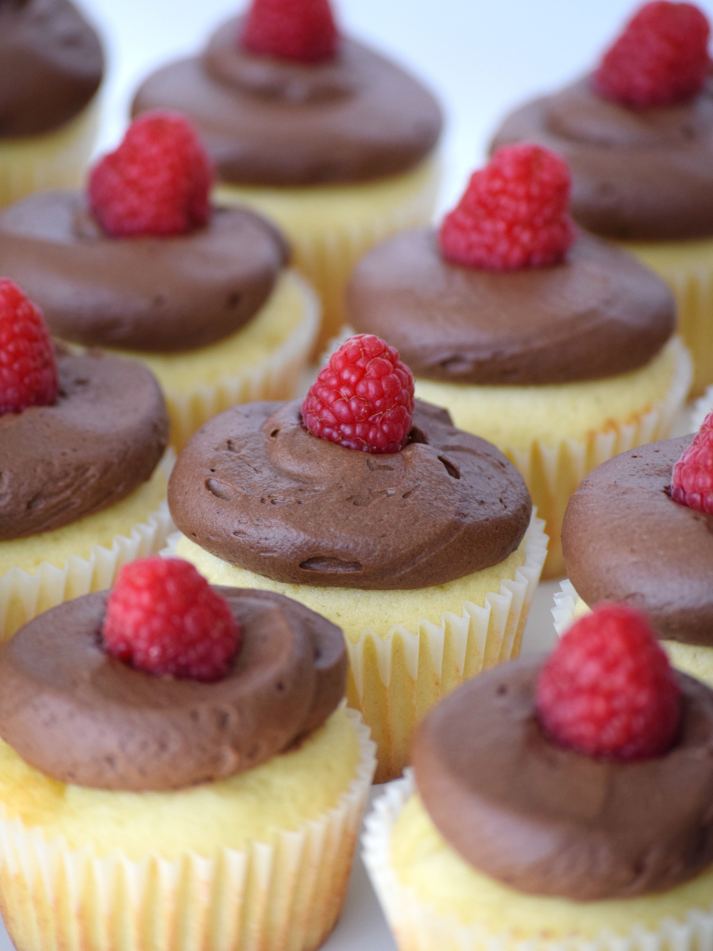 Vanilla Raspberry-Filled Cupcakes with Chocolate Cream Cheese Frosting ...