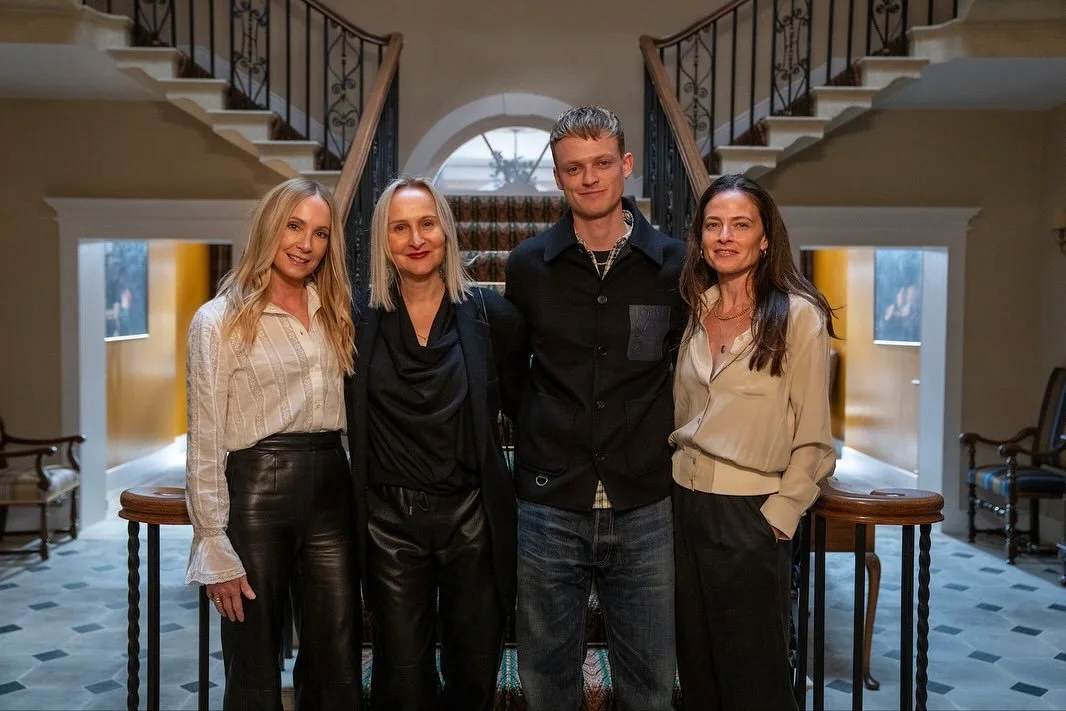 An invitation to visit the set of #MobLand in the Cotswolds? Yes please! And when it turned out to be at the historic #EalingStudios instead it quickly turned into the trip of a lifetime.

Factor in meeting Dame Helen Mirren and Pierce Brosnan, as we