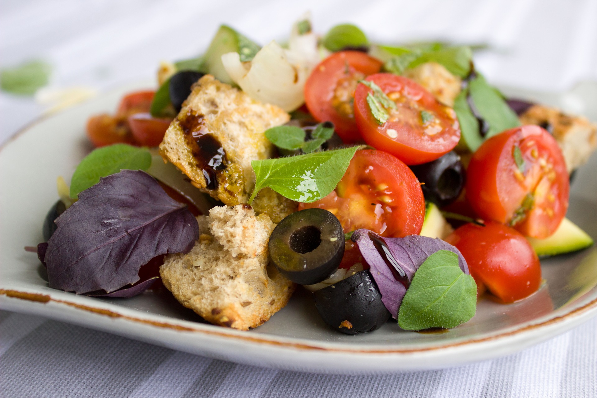 tomatoes-1804452_1920.jpg