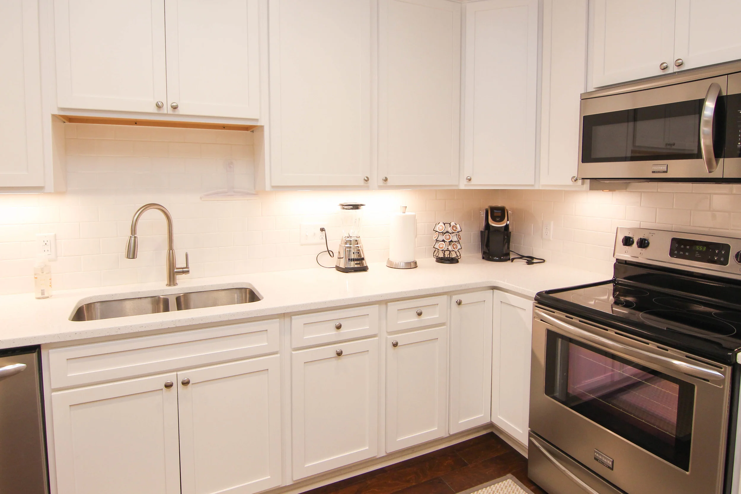 10 Kitchen.jpg