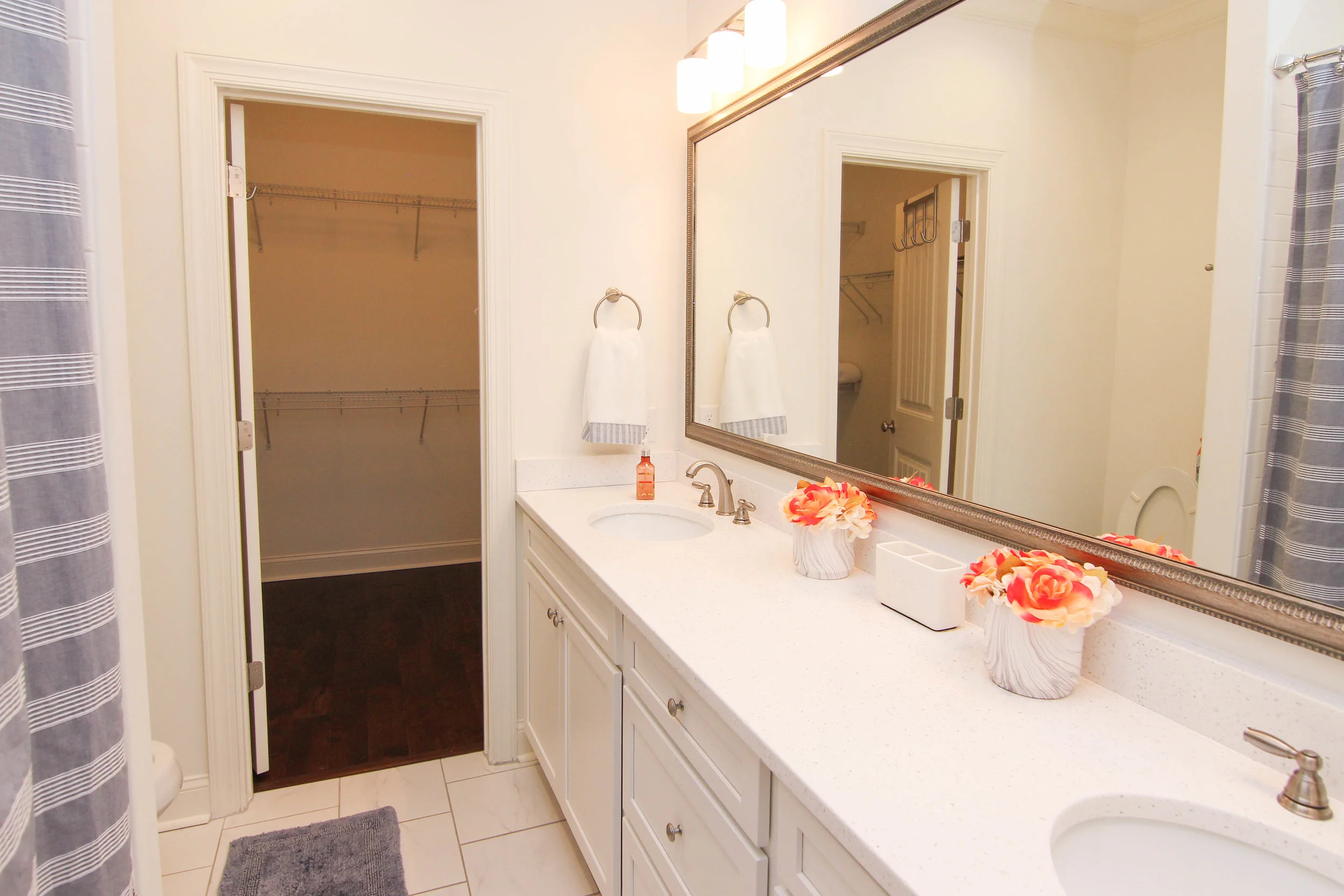14 Master Bath.jpg