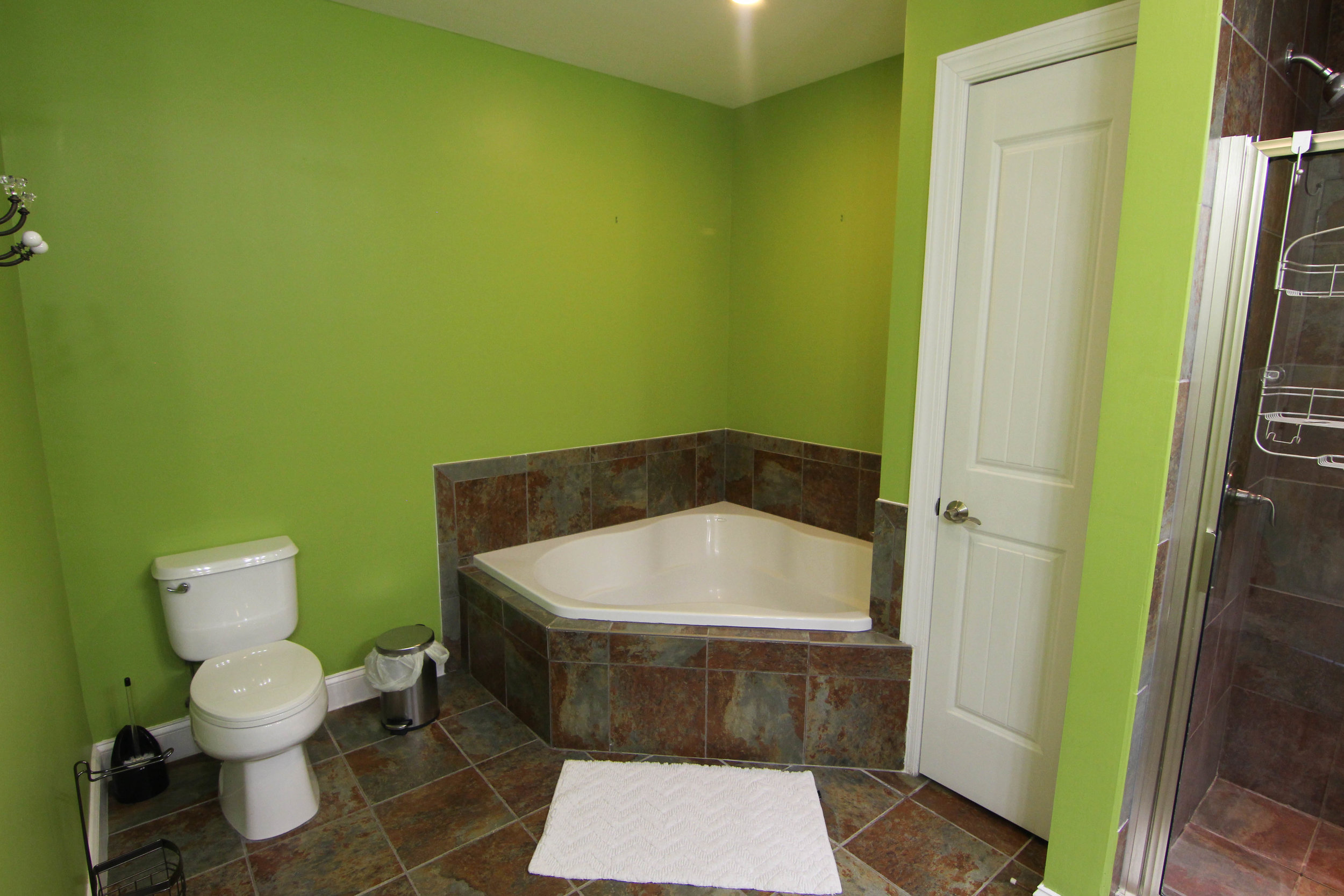 31 Master Bath.jpg