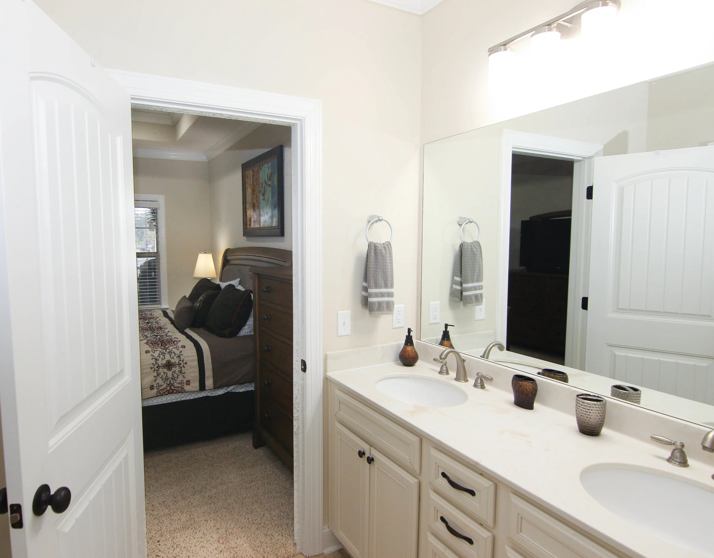 19 Master Bath.jpg