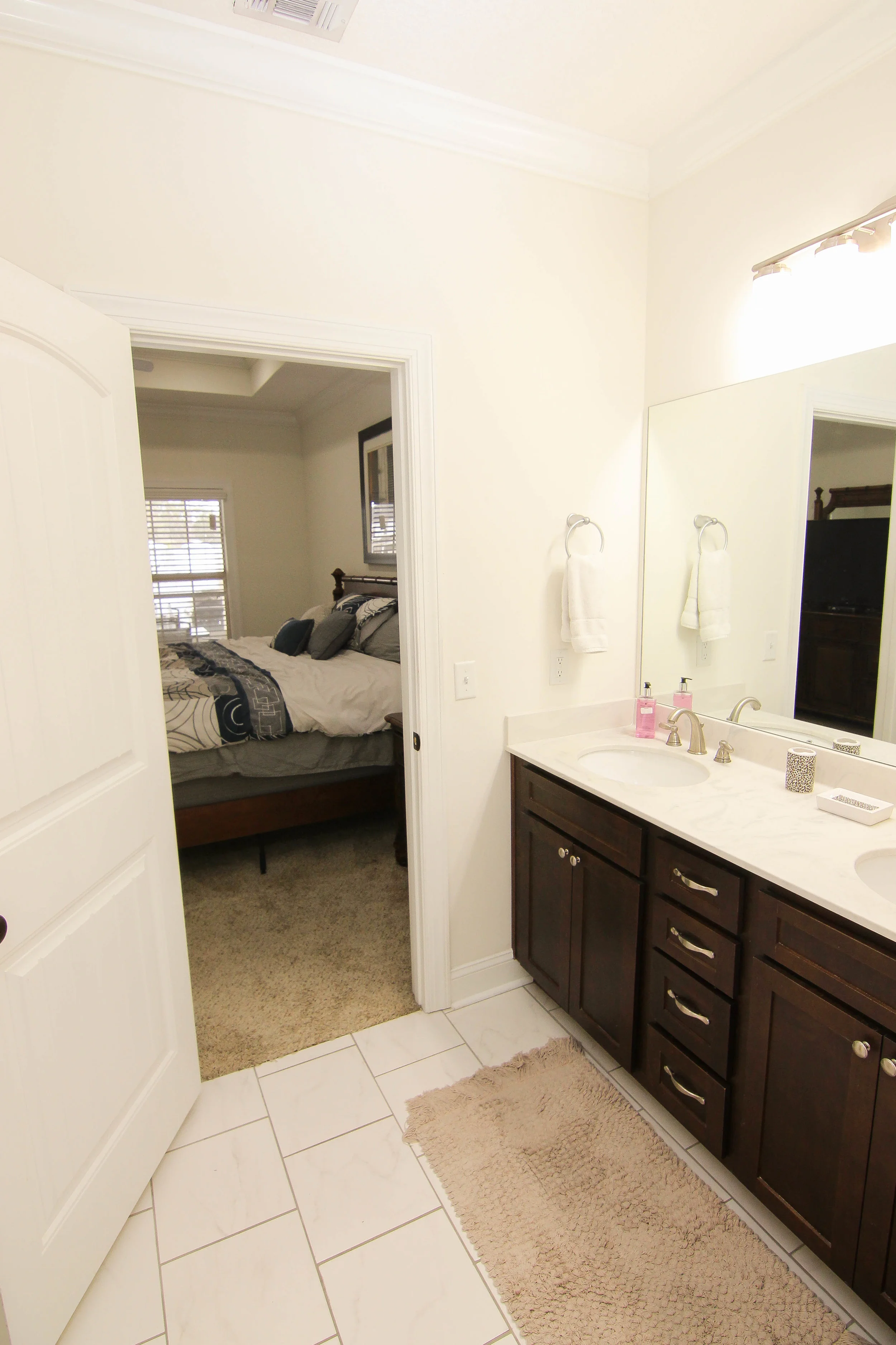 20 Master Bath.jpg