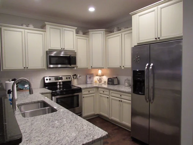 04 Kitchen.jpeg