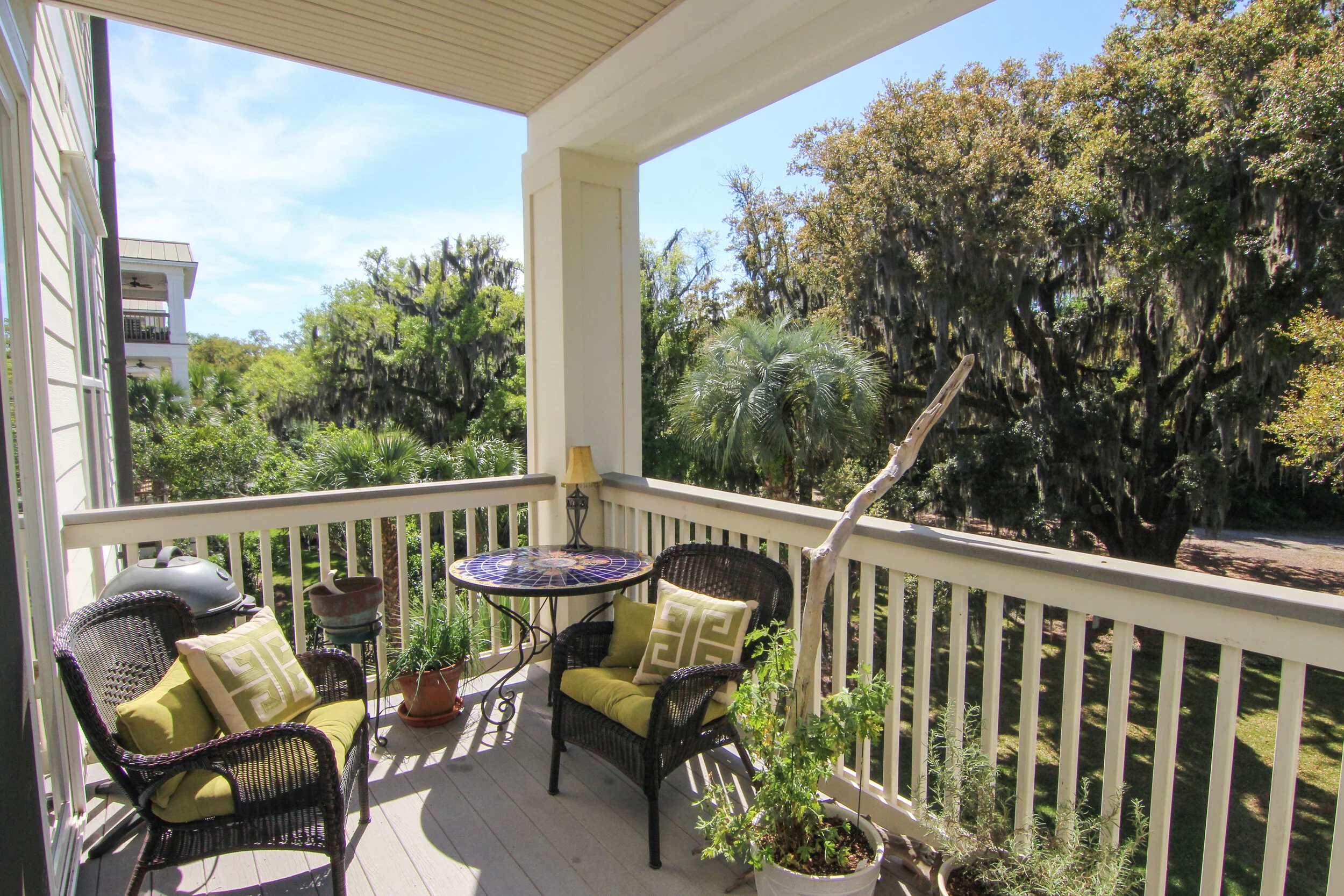20 Porch.jpg