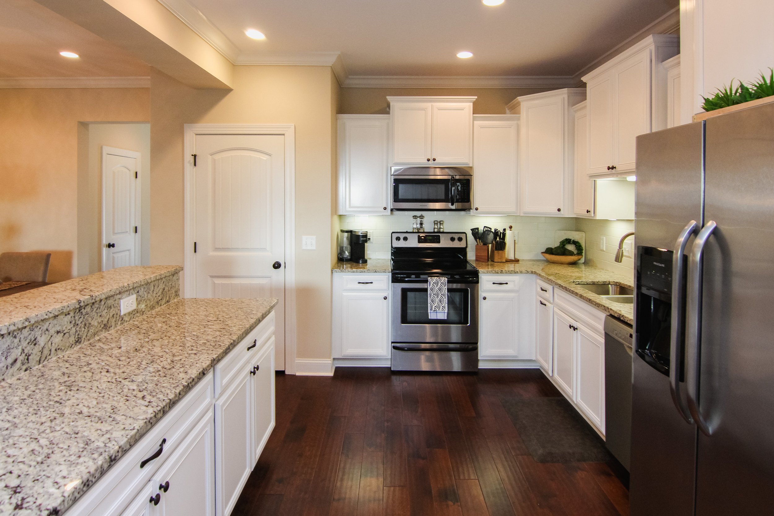 06 Kitchen.jpg