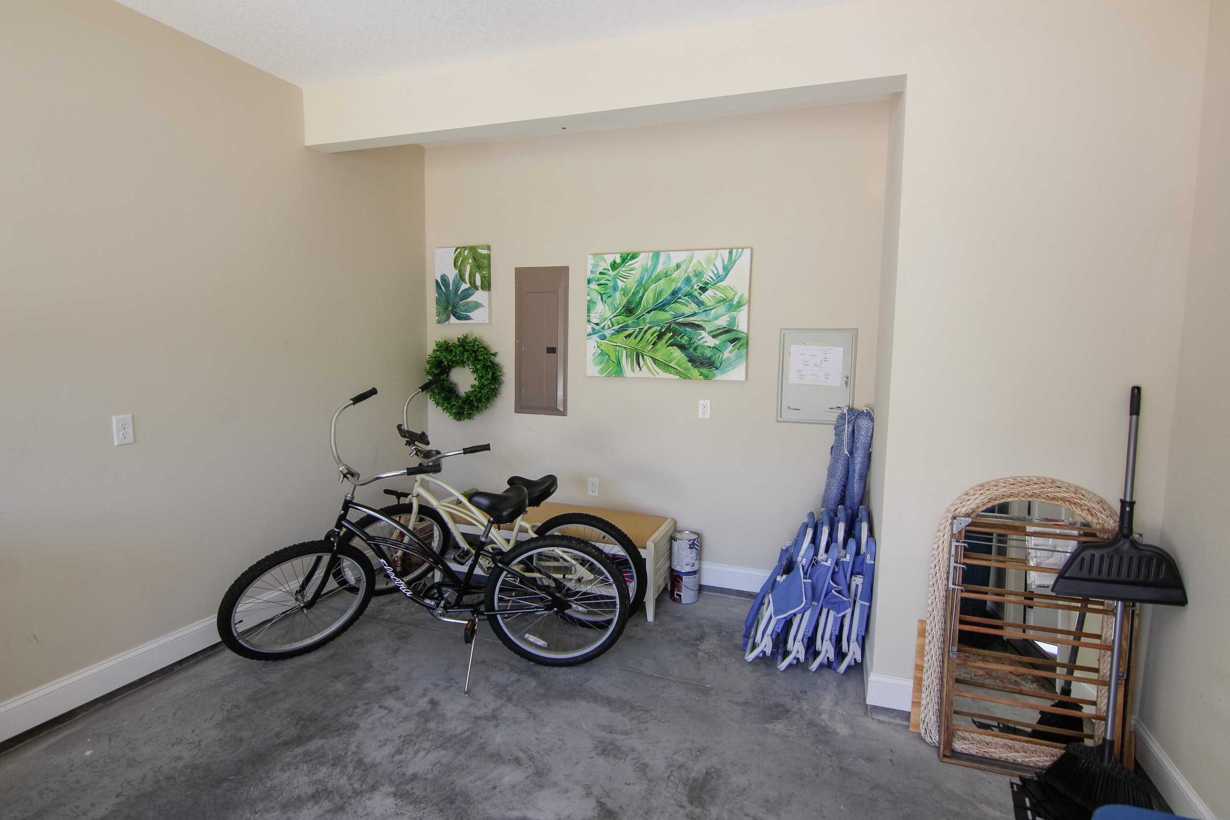 21 Garage.jpg