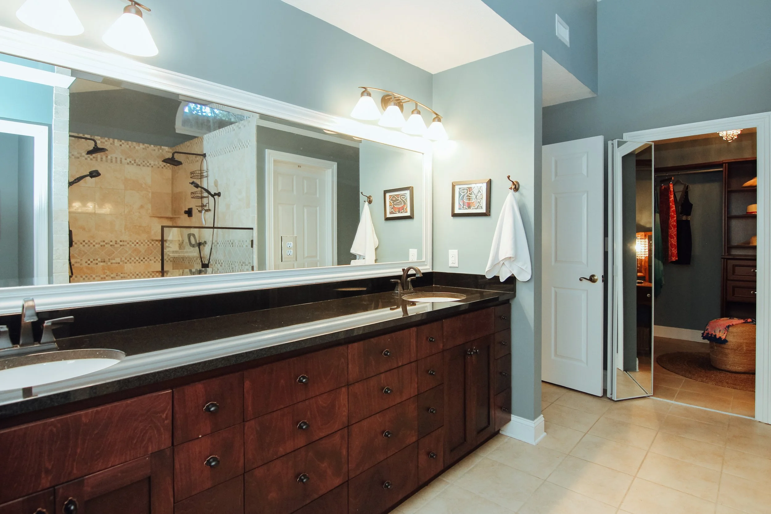 21 Master Bath.jpg