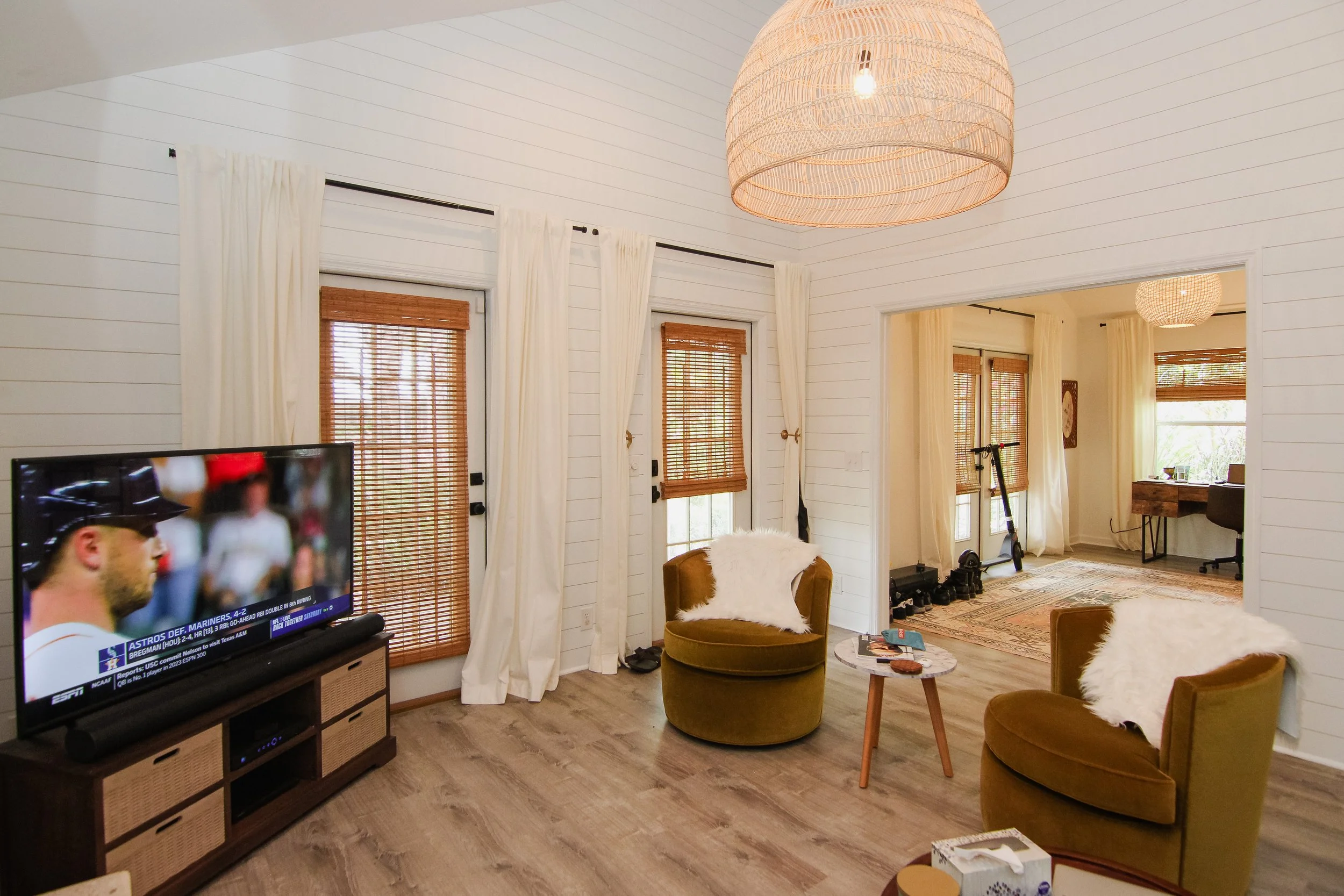06 Living Room.jpg