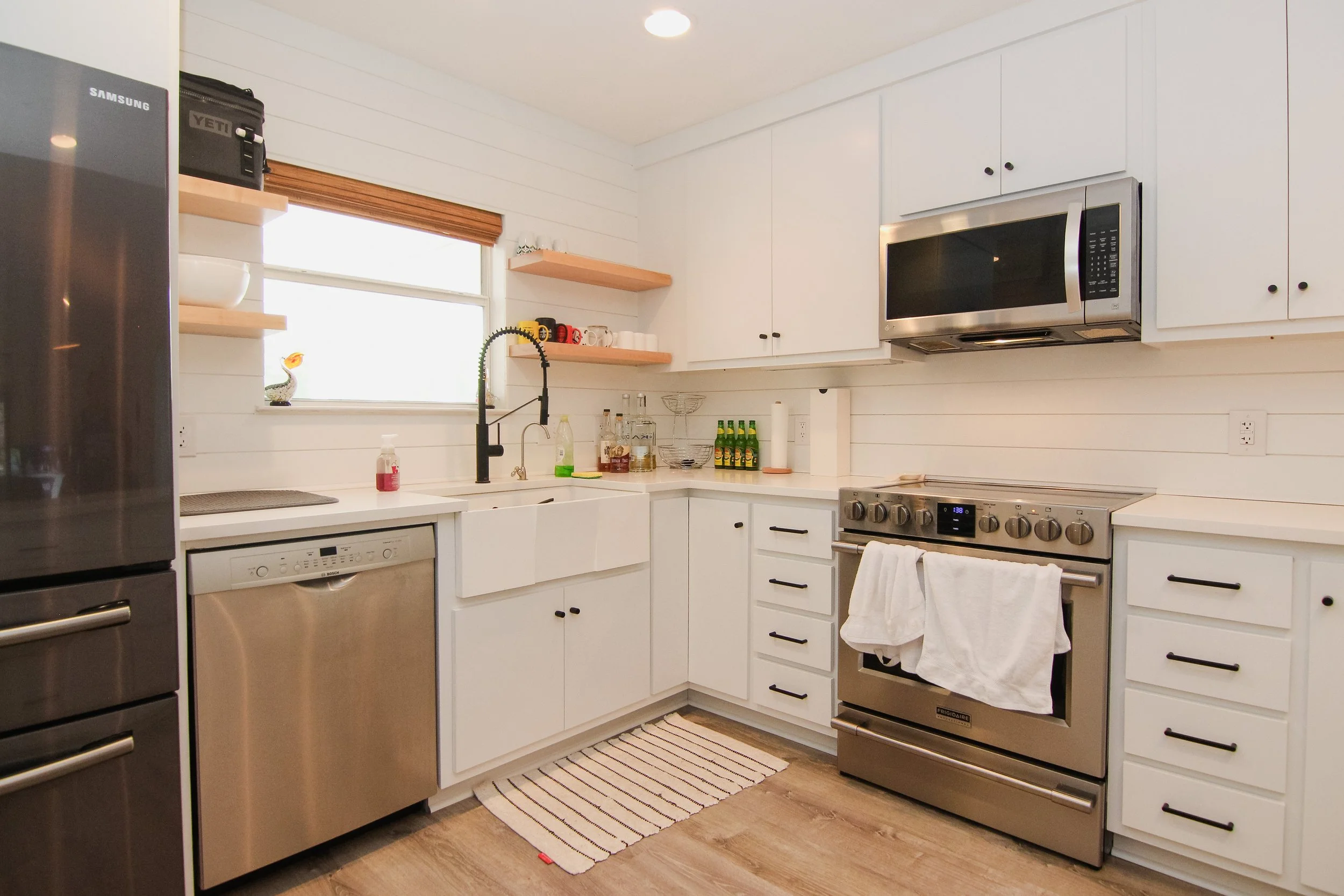 16 Kitchen.jpg