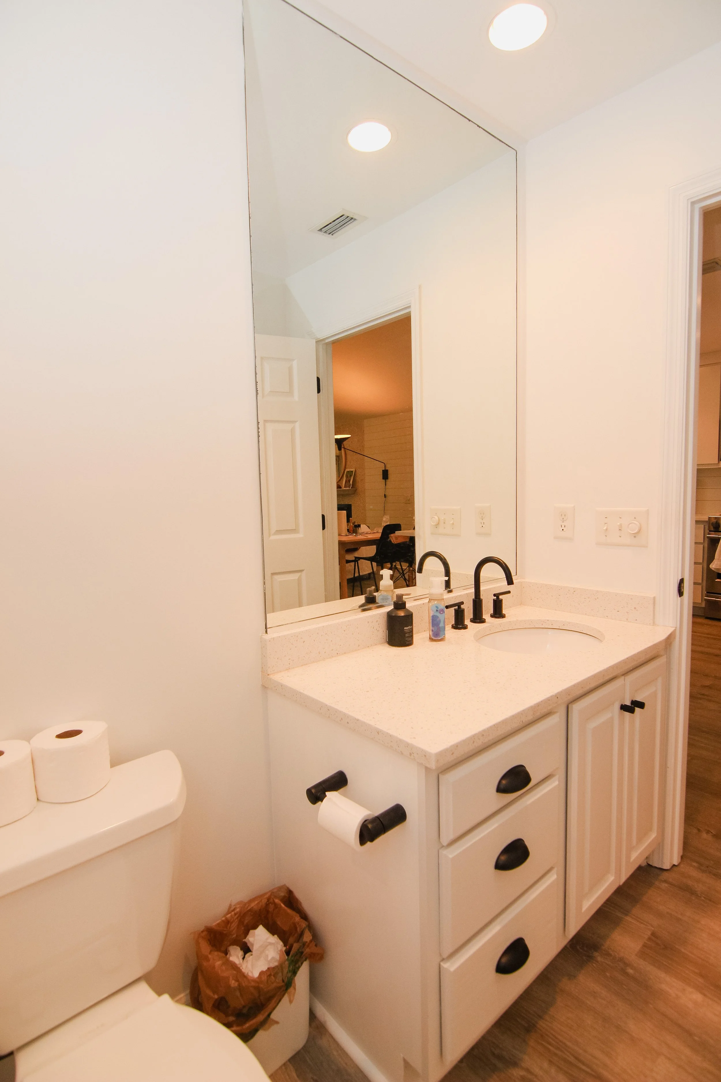 20 Bathroom 2.jpg