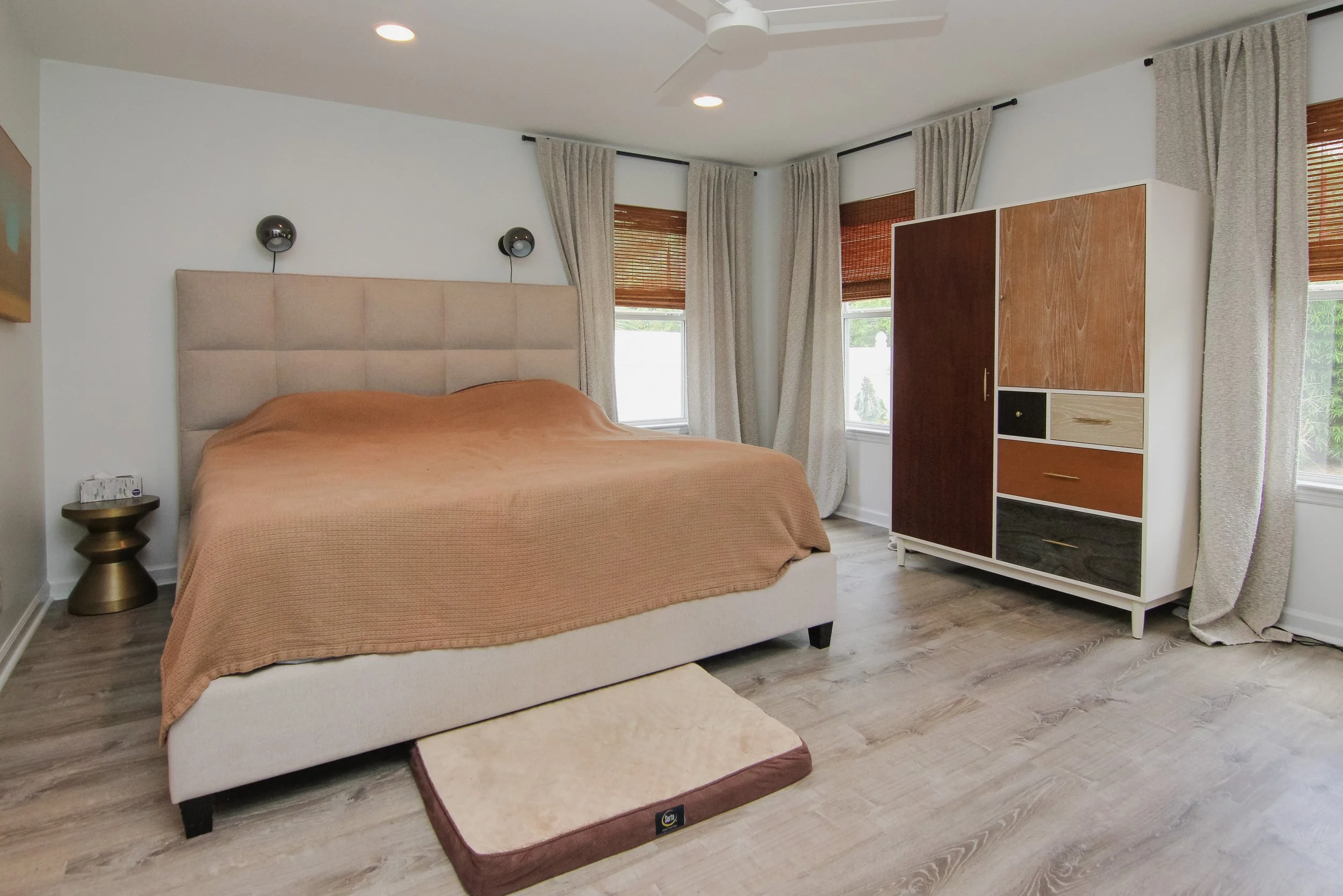 21 Main Bedroom.jpg