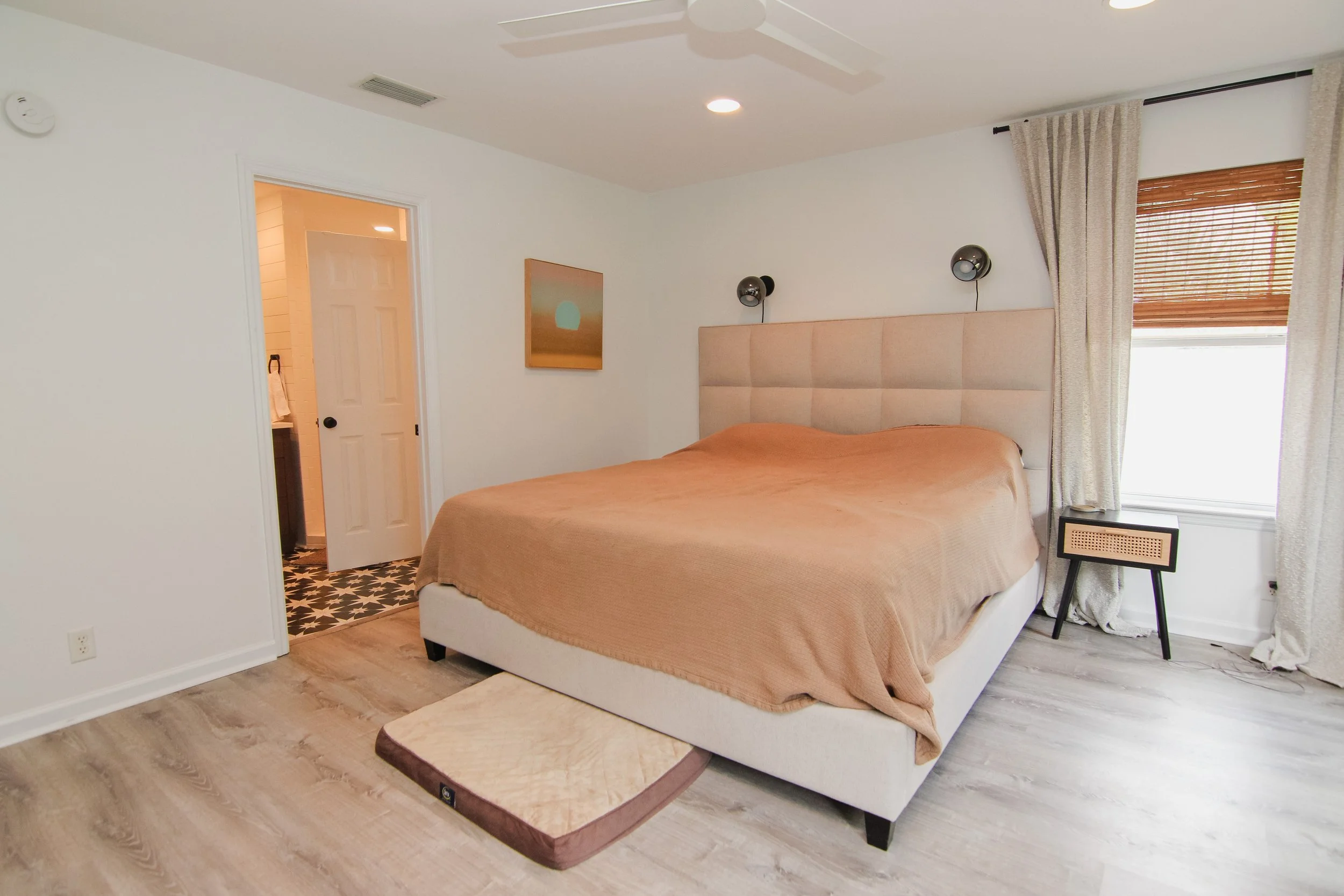 22 Main Bedroom.jpg