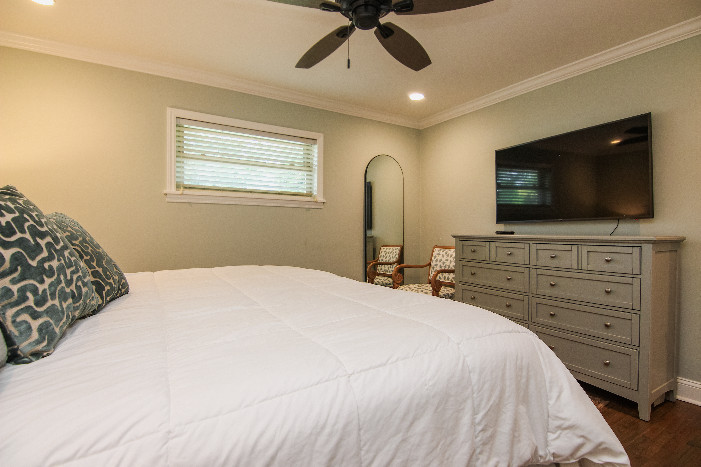 30 Main Bedroom.png