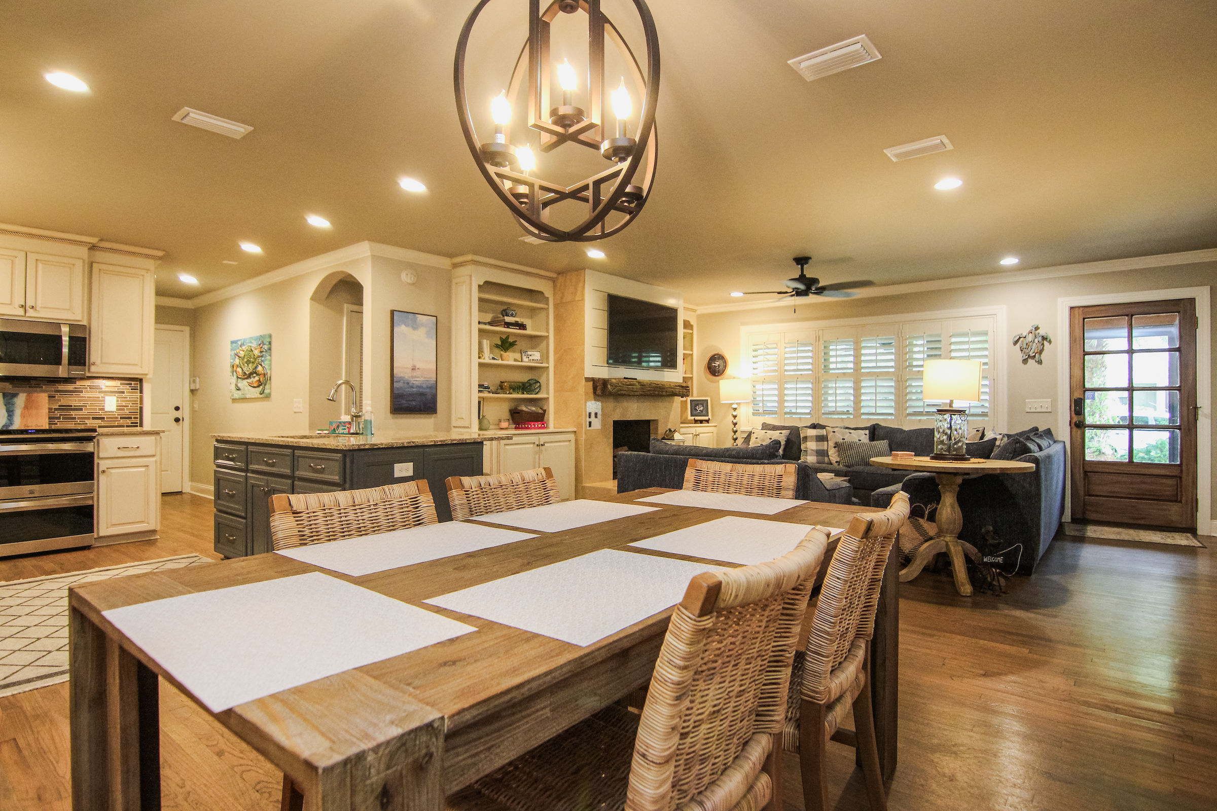 32 Dining Room.png