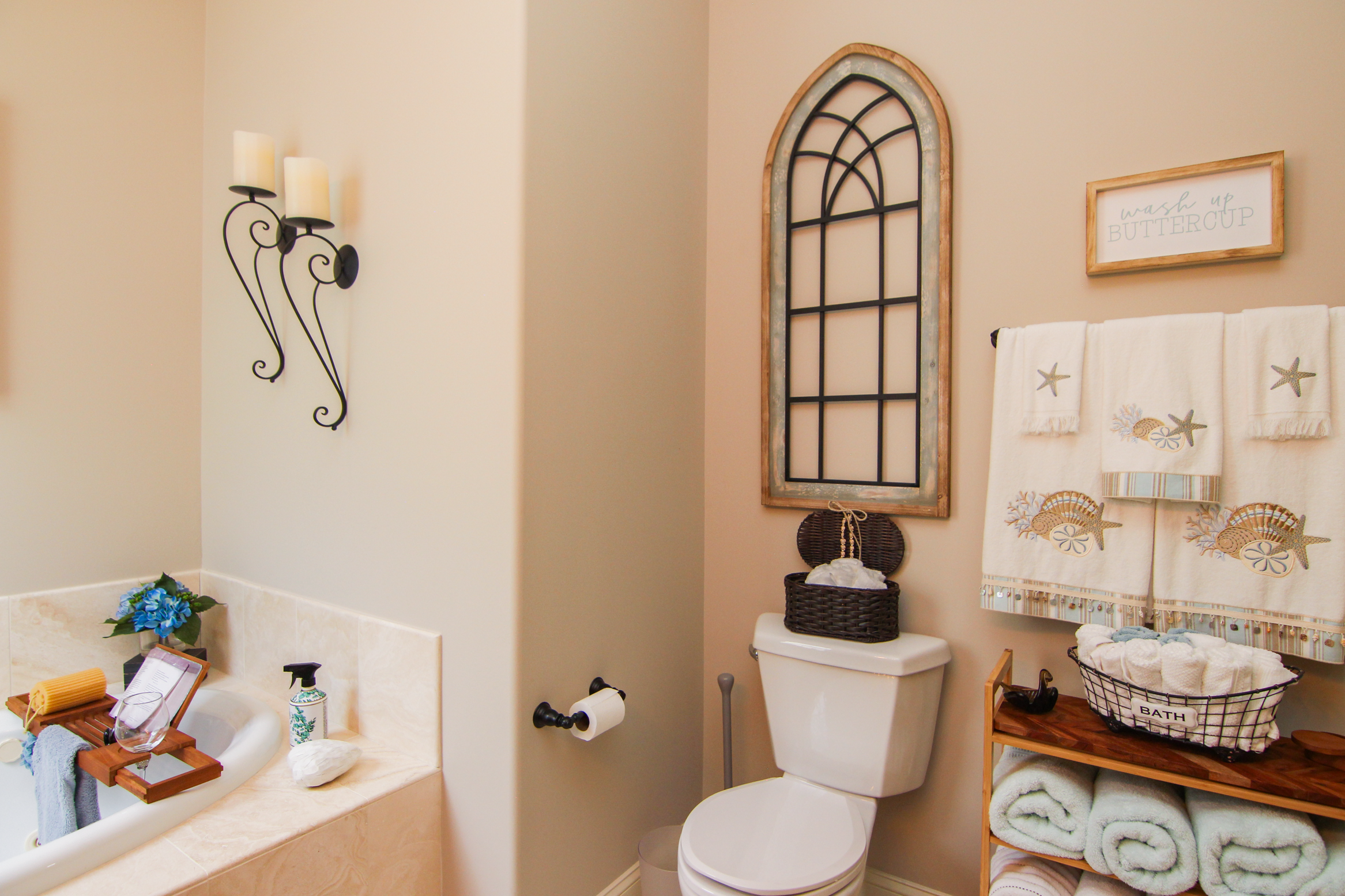 23 Main Bathroom.png