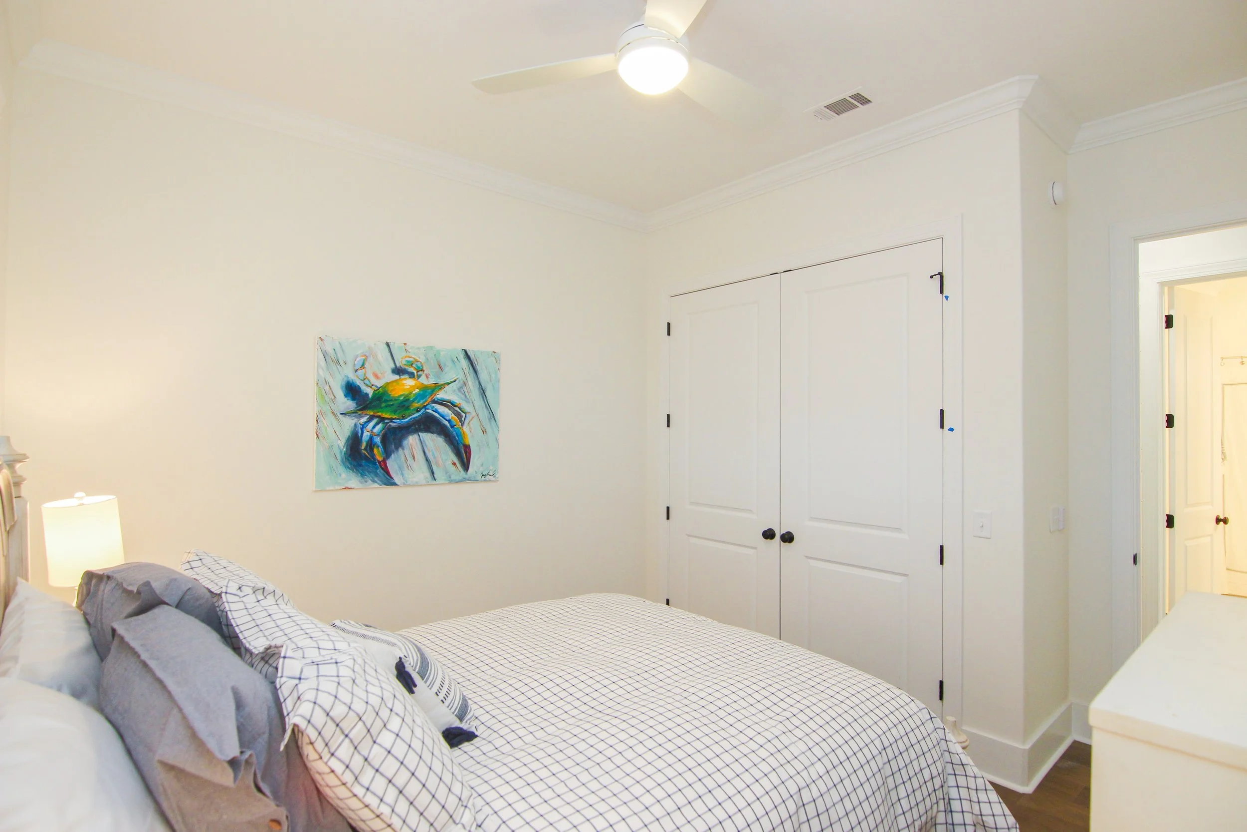 14 Bedroom.jpg