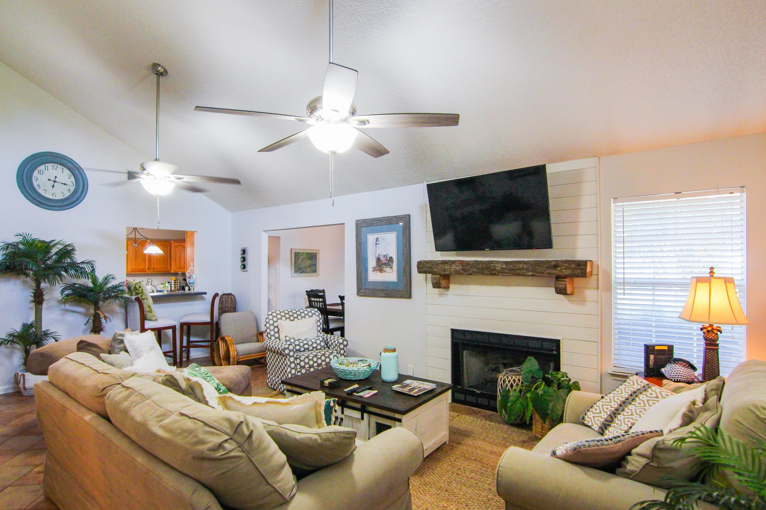 05 Living Room.jpg