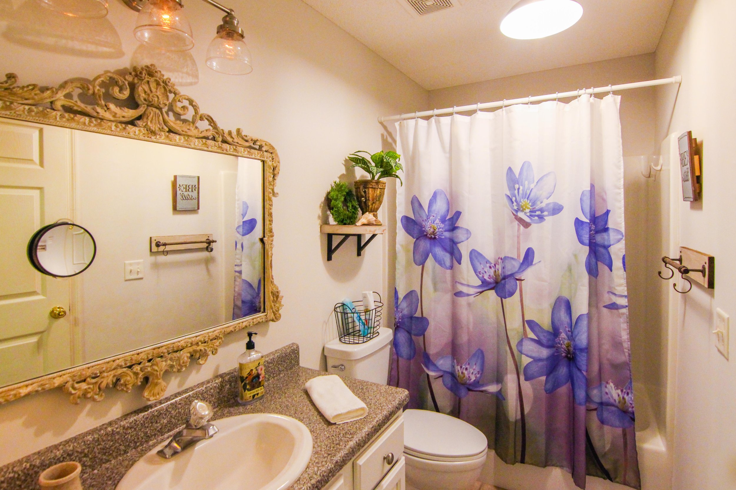 08 Bathroom 1.jpg