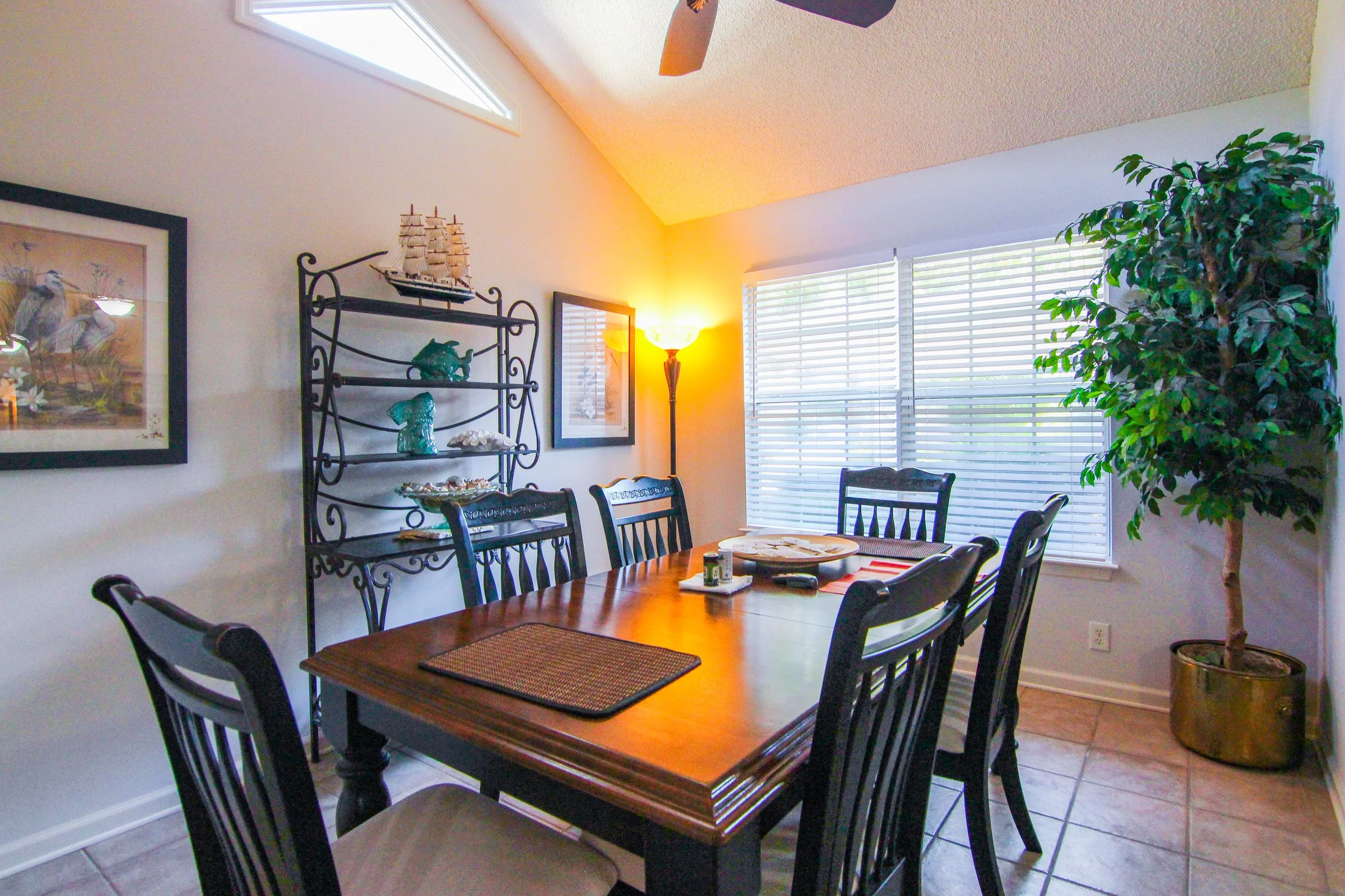 10 Dining Room.jpg