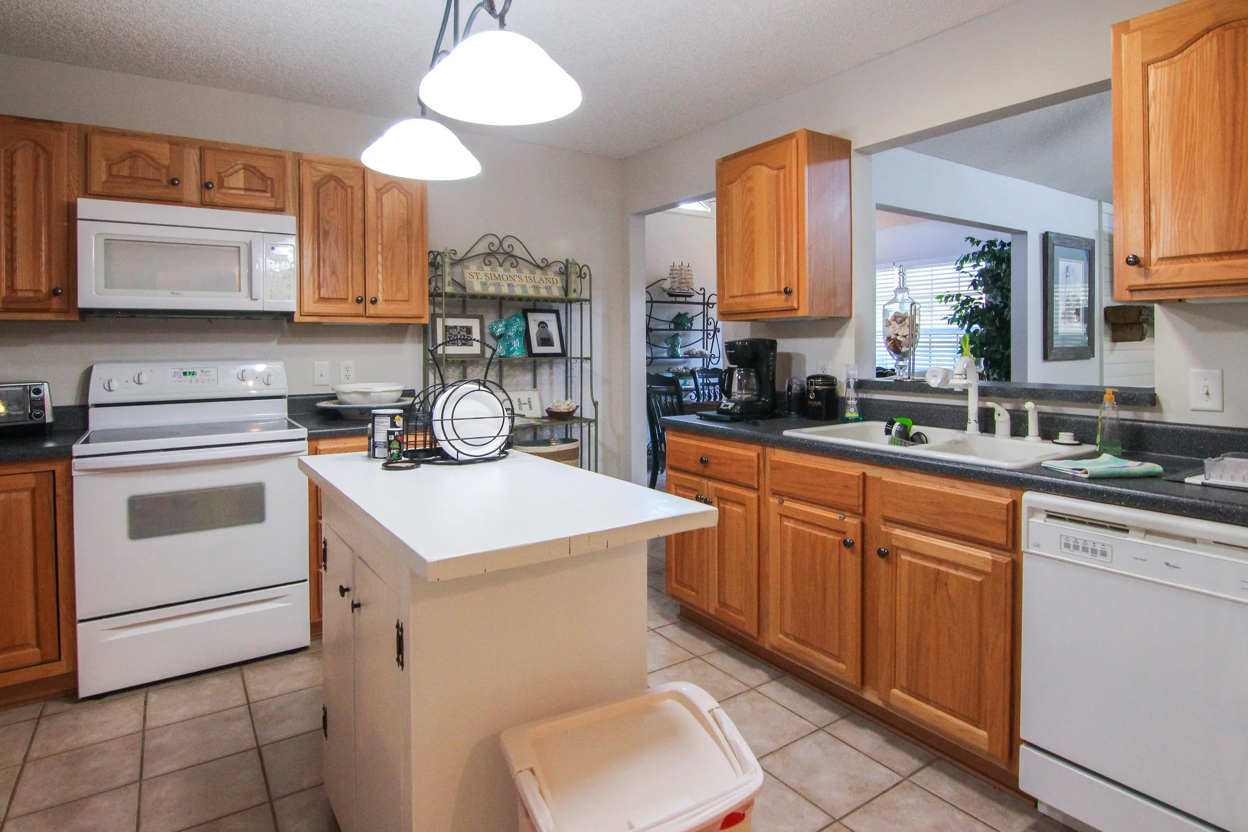 12 Kitchen.jpg