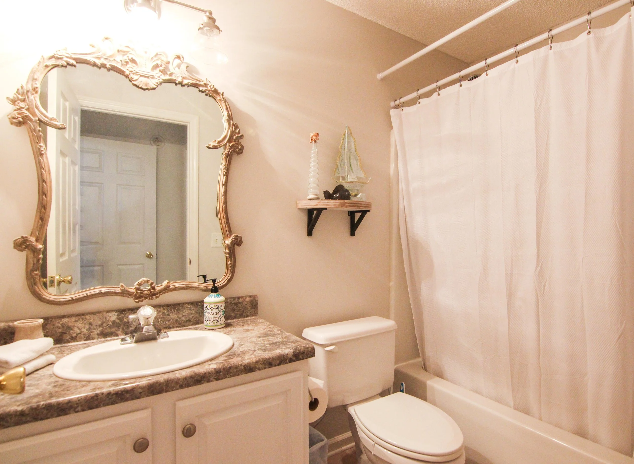 18 Bathroom 2.jpg
