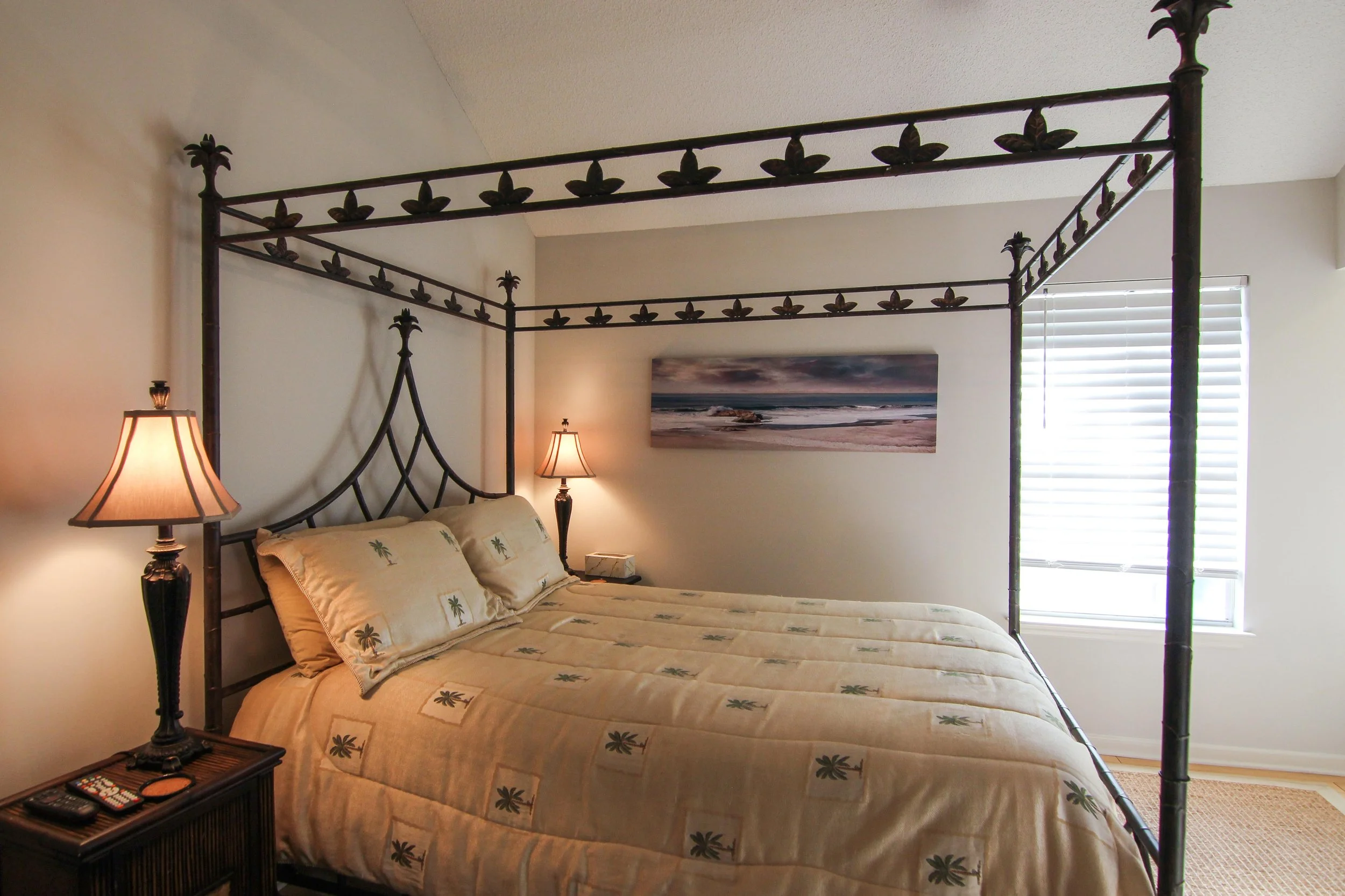 19 Master Bedroom.jpg