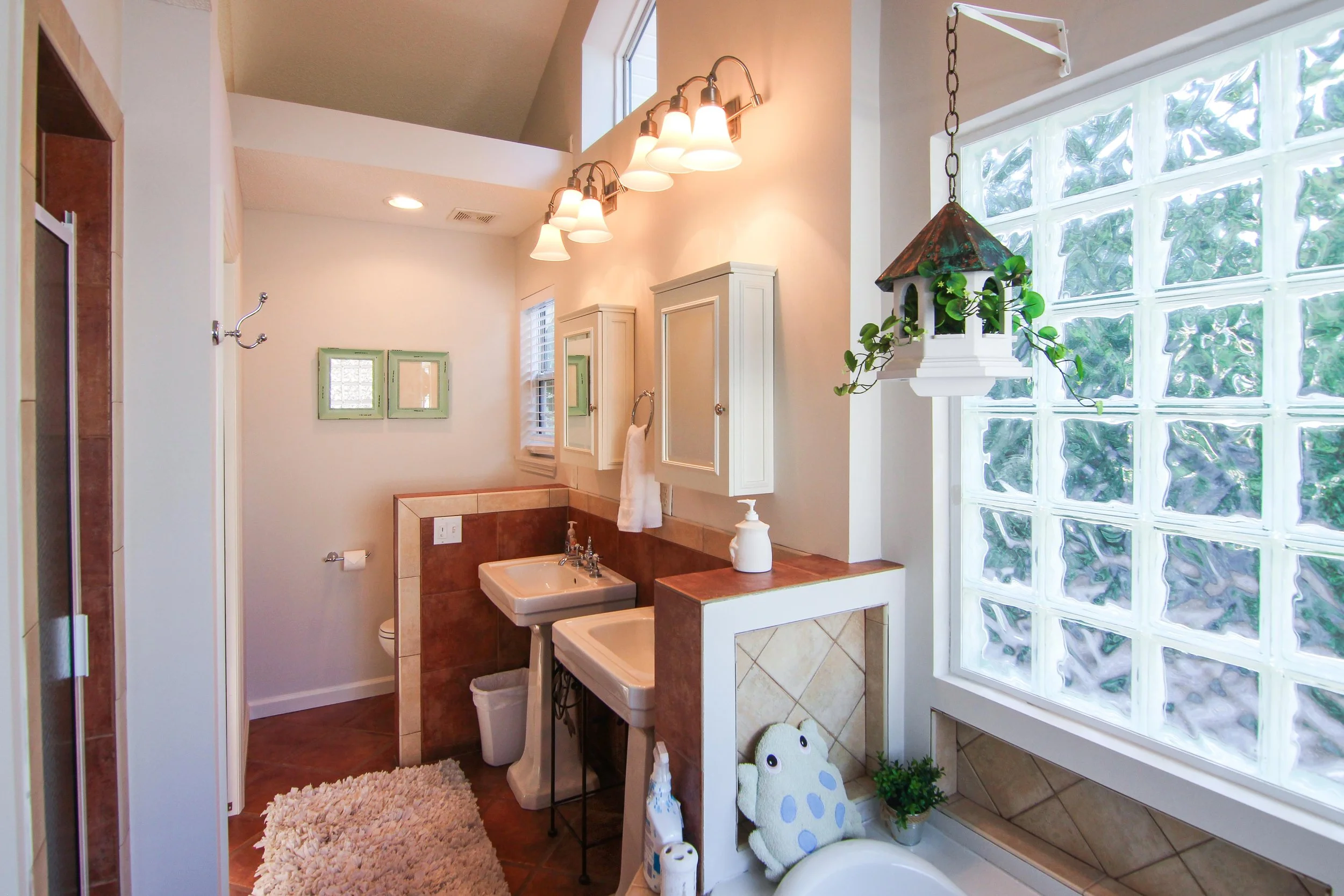 22 Master Bathroom.jpg