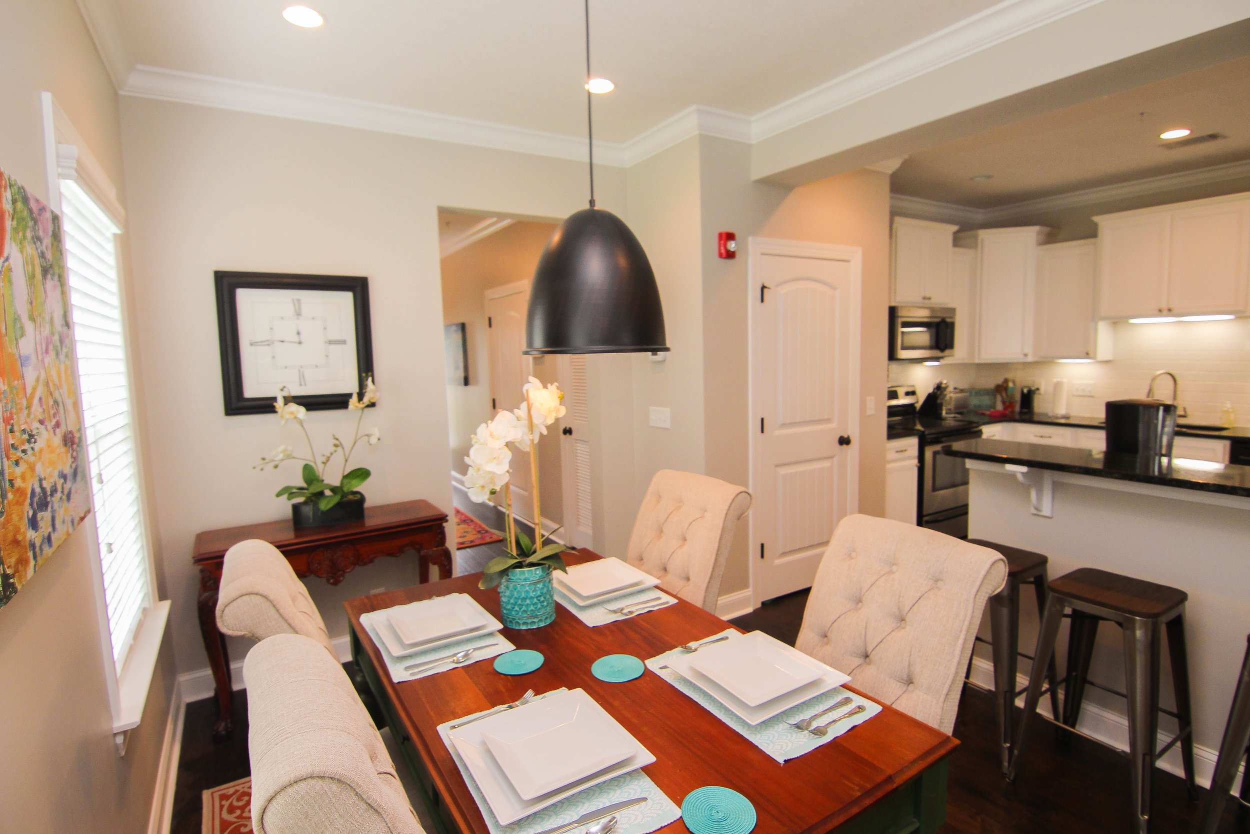 04 DIning Room.jpg