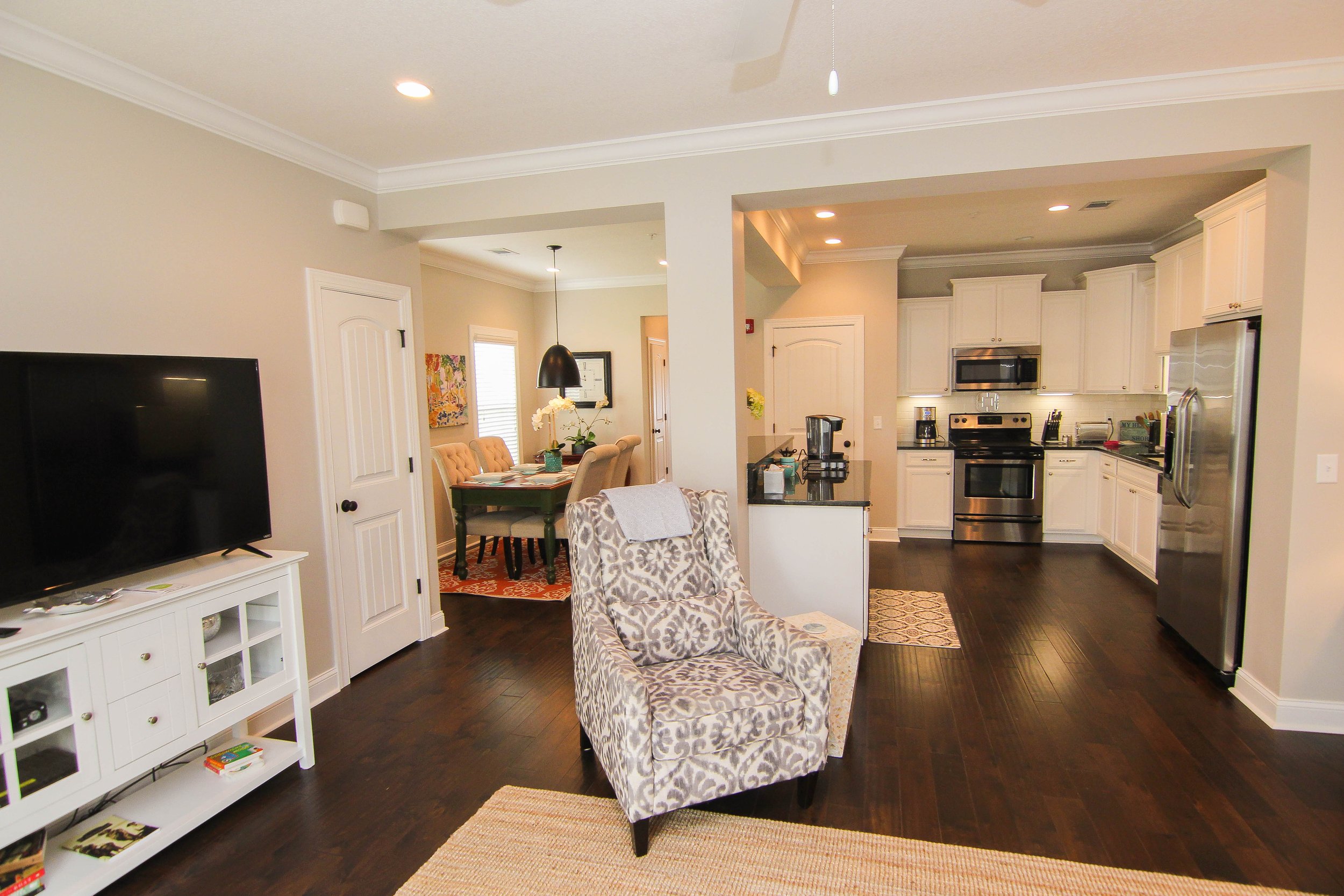 10 Living Room.jpg
