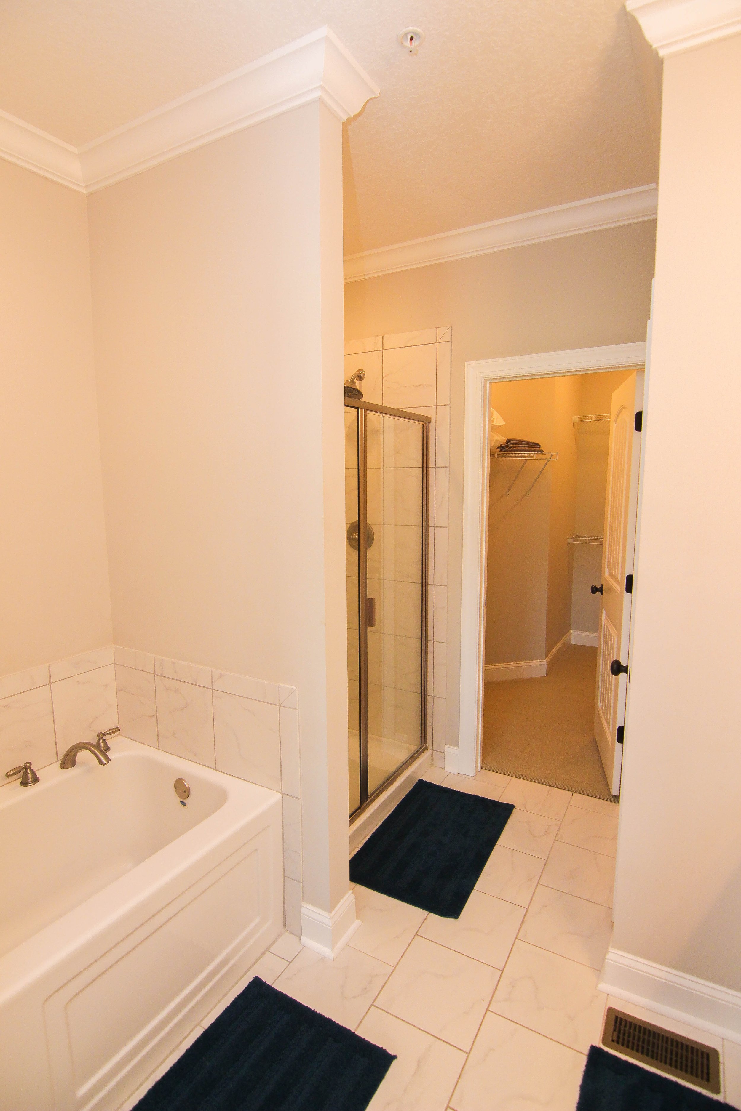 17 Master Bath.jpg